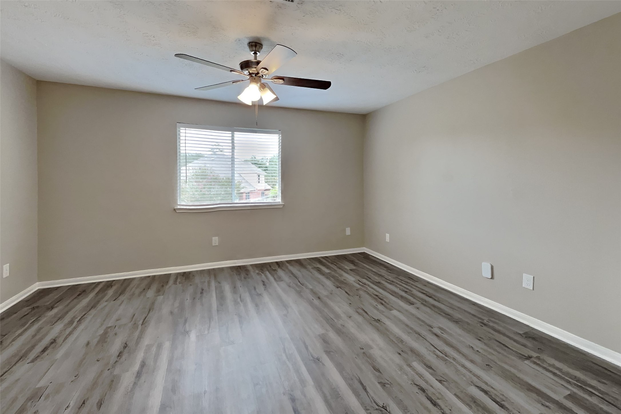 21884 Whispering Forest Drive Property Photo 15