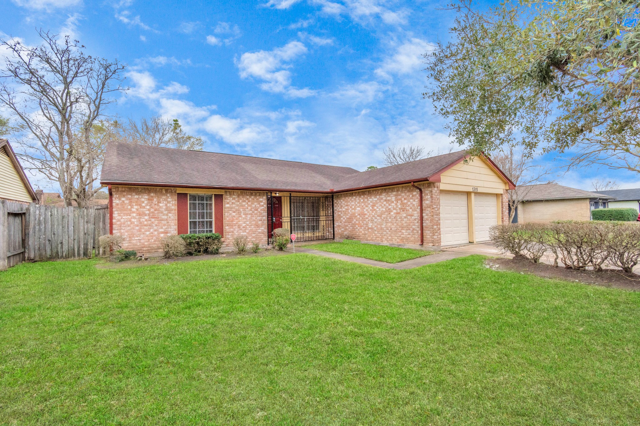 1315 Twining Oaks Lane Property Photo 2