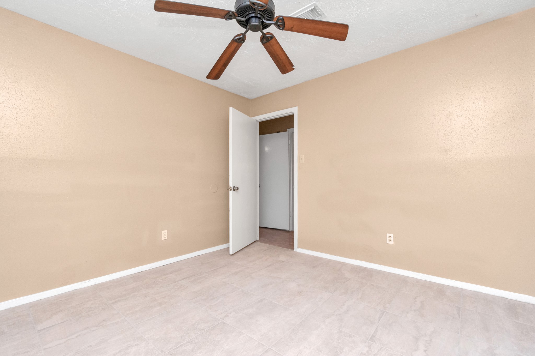 1315 Twining Oaks Lane Property Photo 14