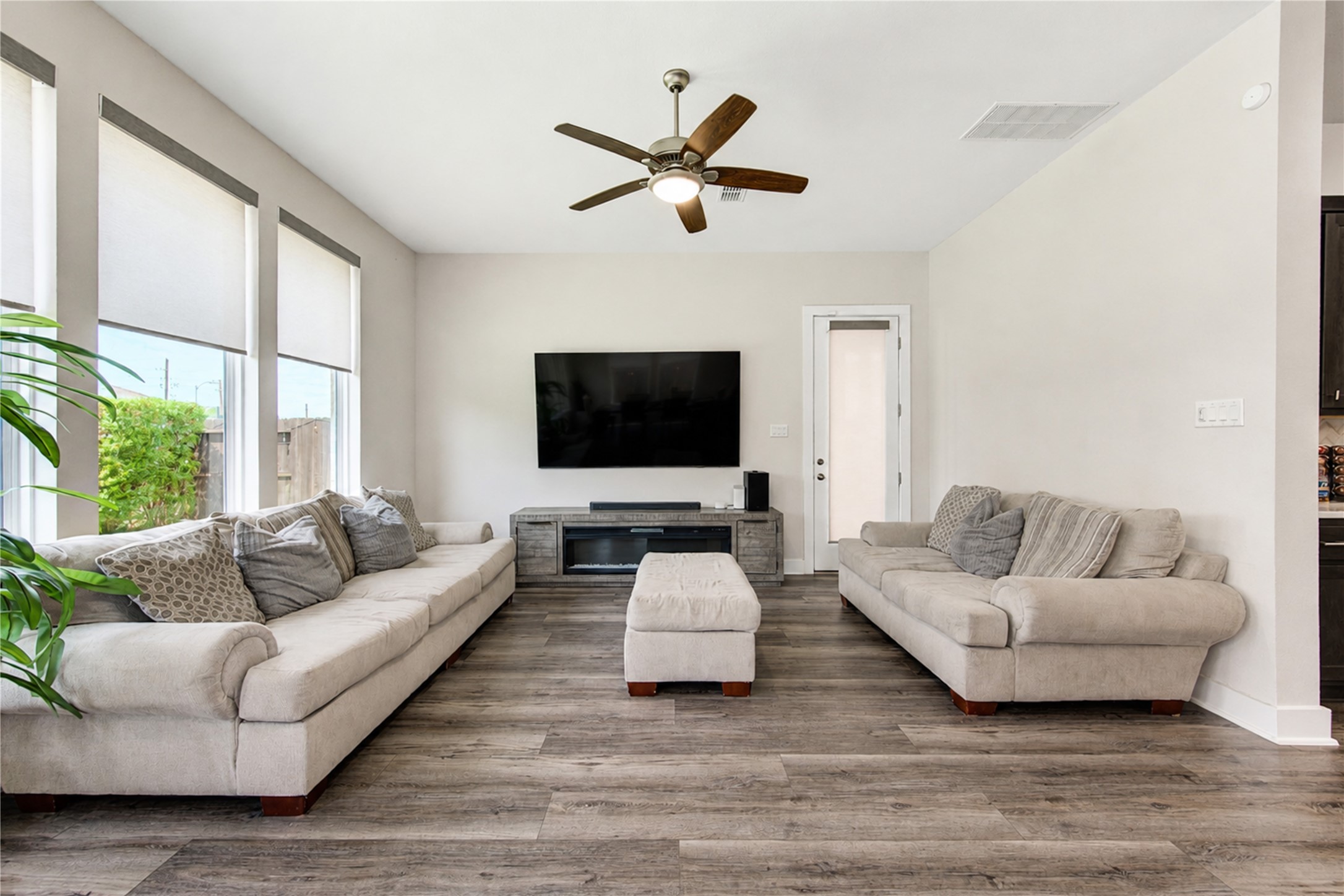 26306 Camden Canyon Avenue Property Photo 4