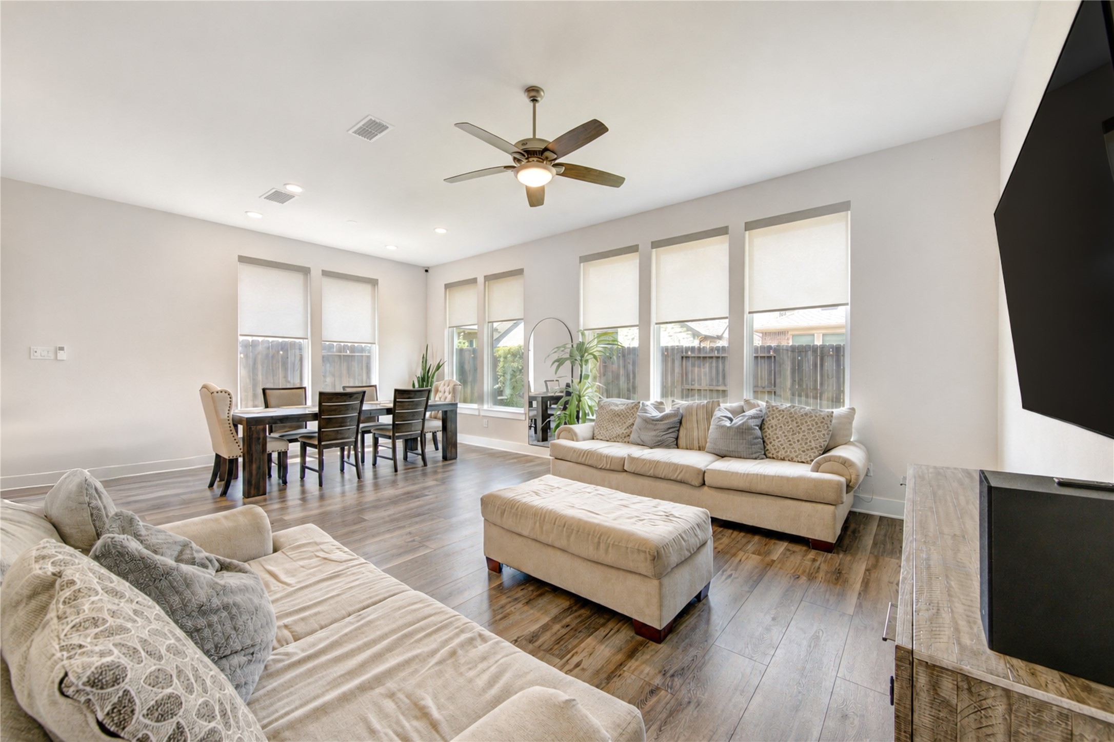 26306 Camden Canyon Avenue Property Photo 6