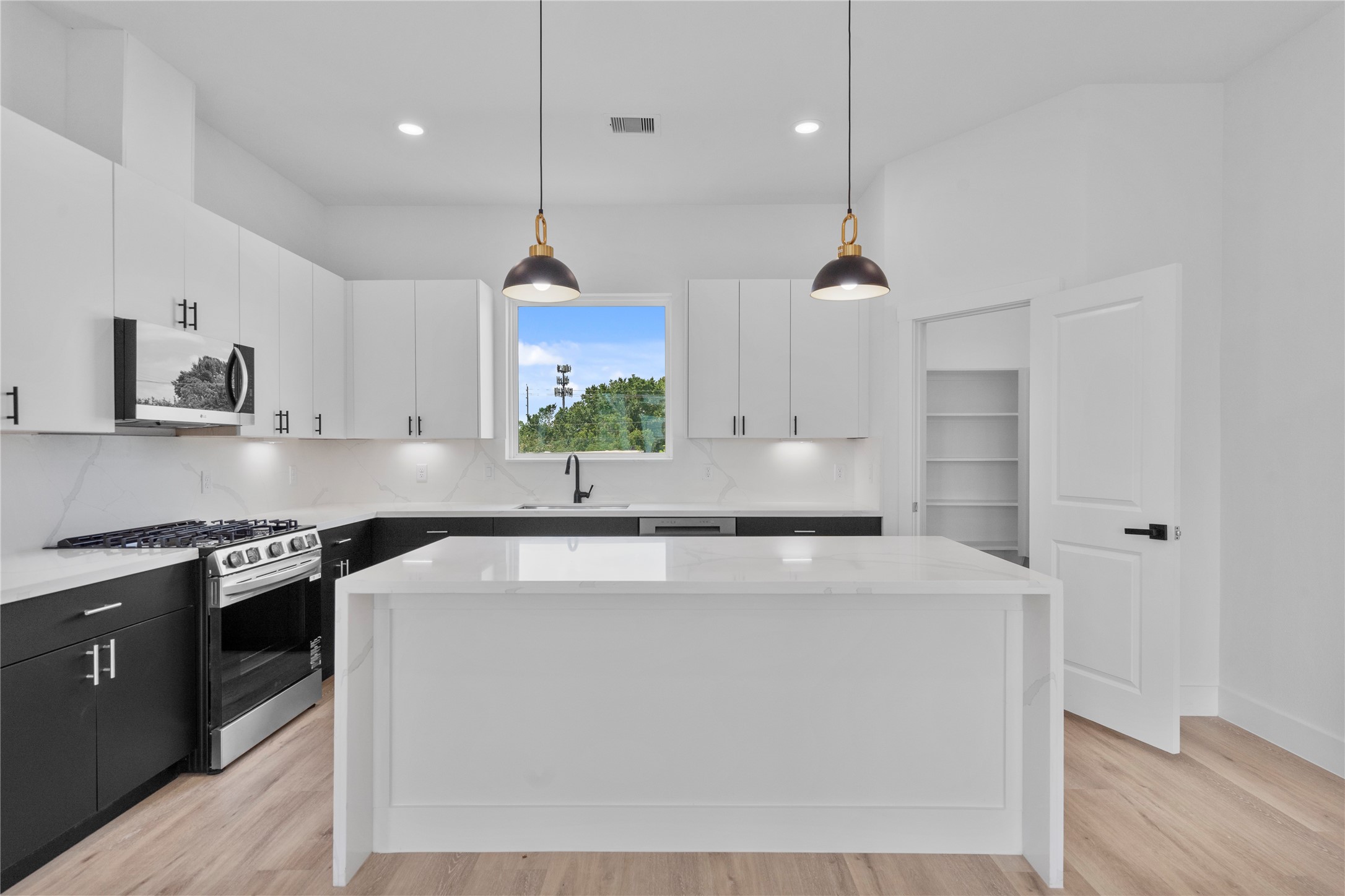 3510 Saltus Street Property Photo 12