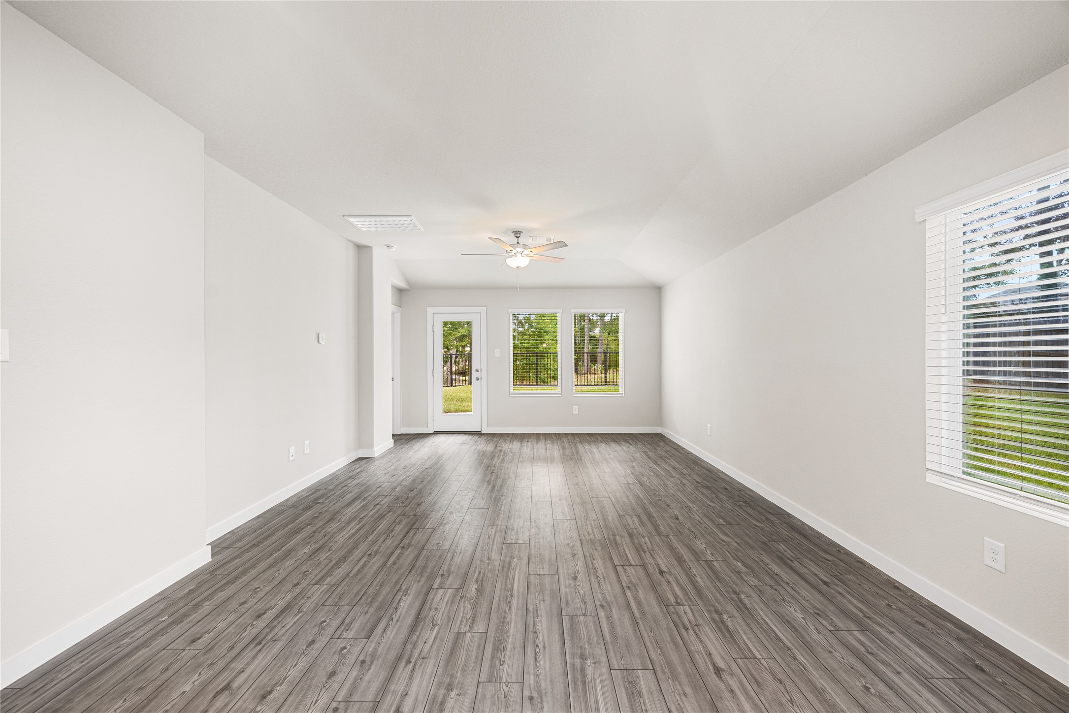 7002 Lauren Oak Drive Property Photo 10