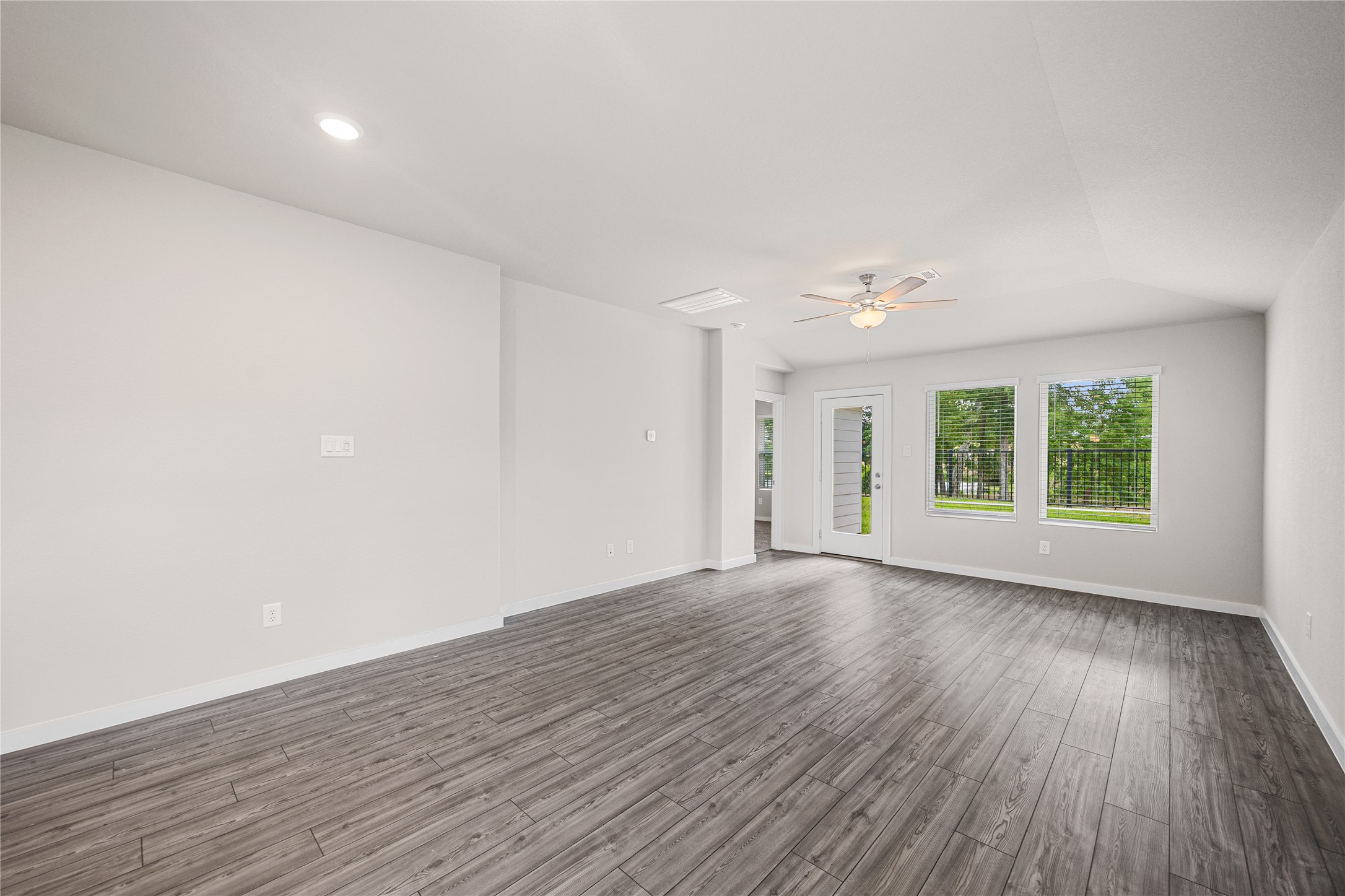 7002 Lauren Oak Drive Property Photo 11