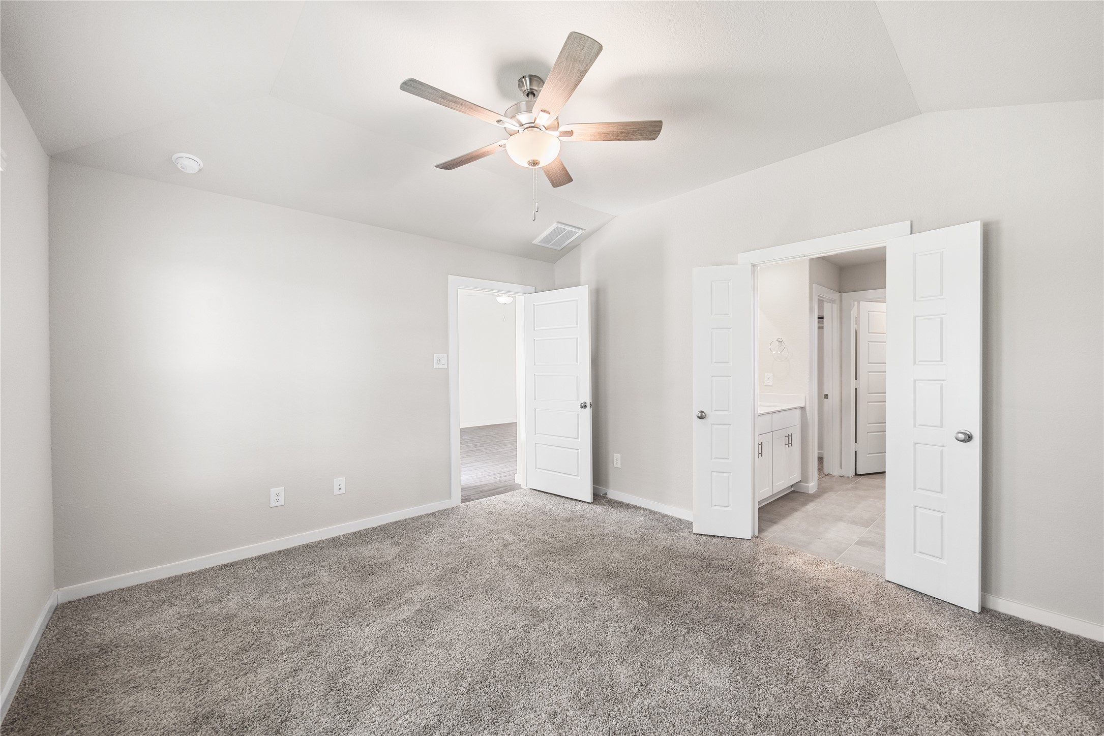 7002 Lauren Oak Drive Property Photo 14