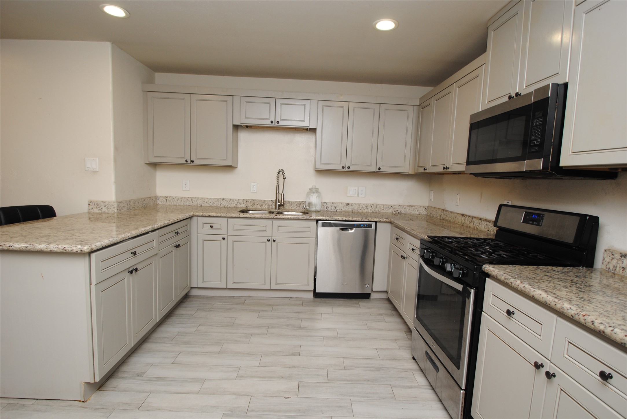 7414 Maczali Drive Property Photo 4