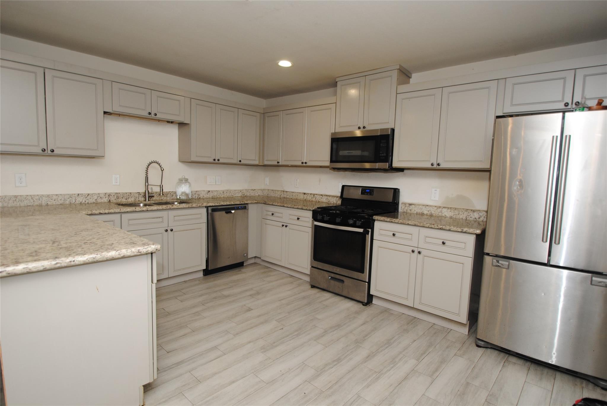 7414 Maczali Drive, Houston Tx 77489 Property Photo 5