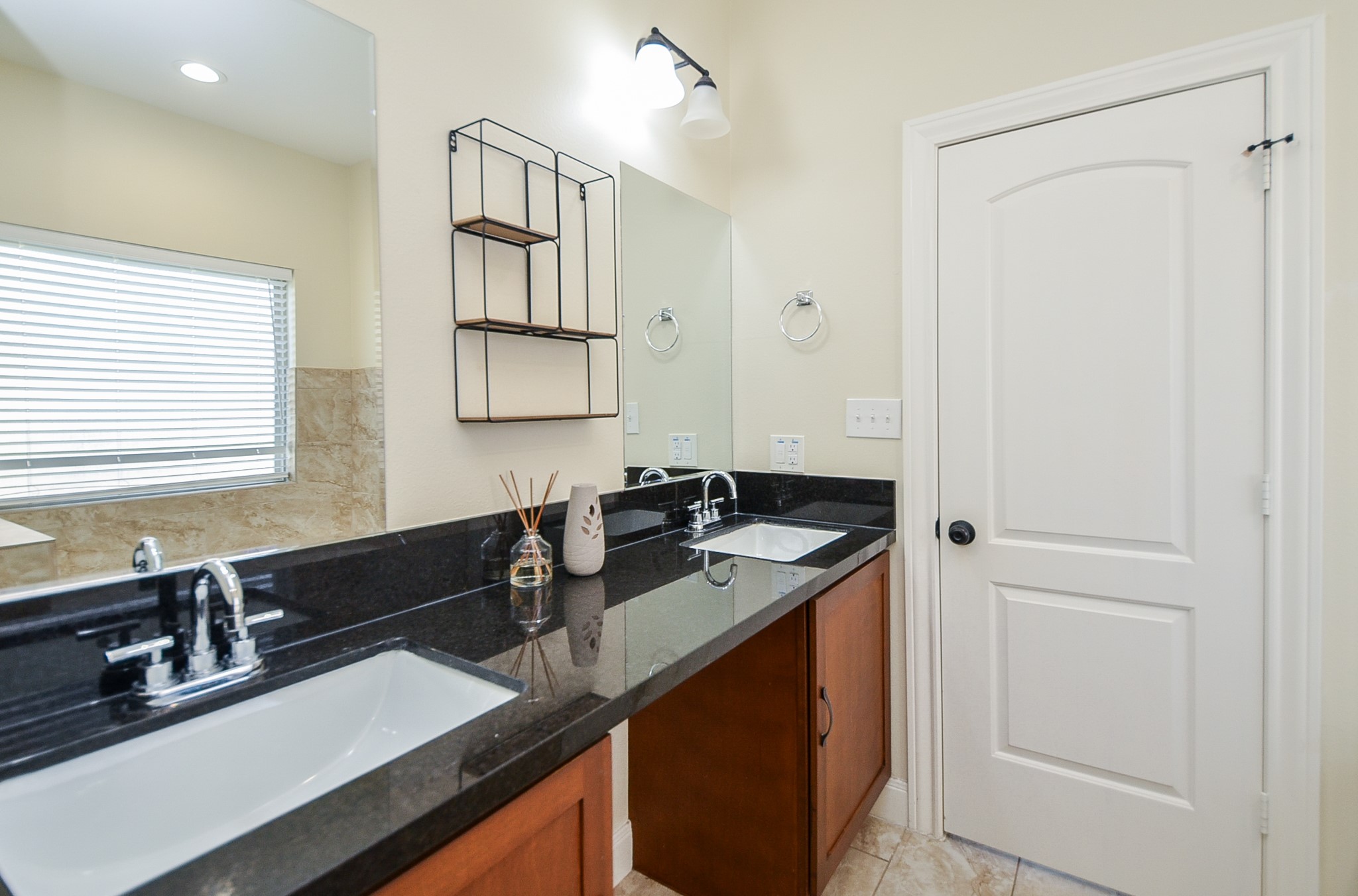 423 Rosen Avenue Property Photo 17