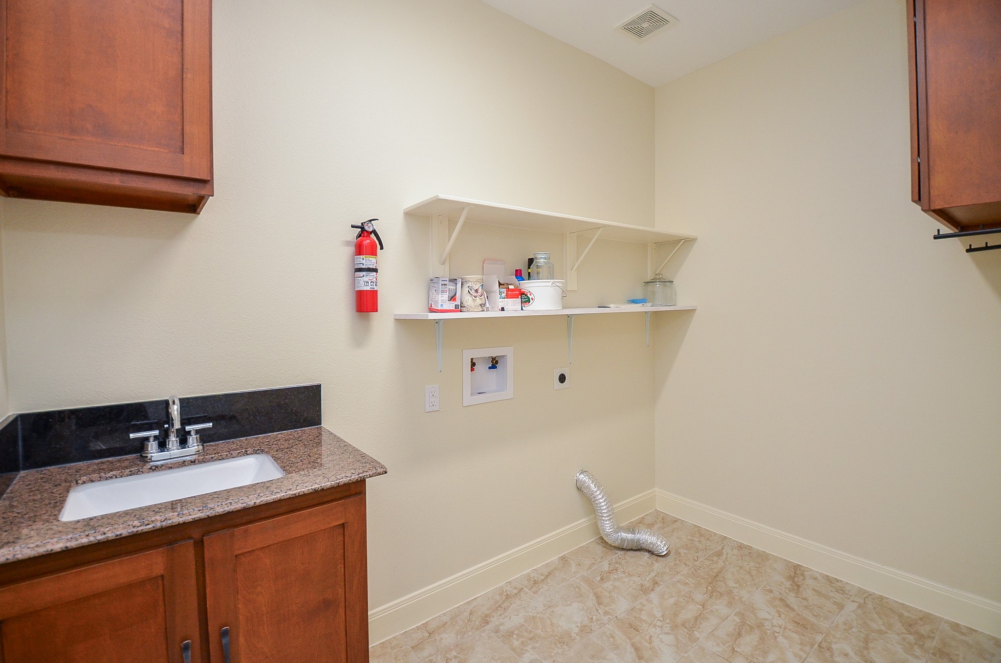 423 Rosen Avenue Property Photo 27