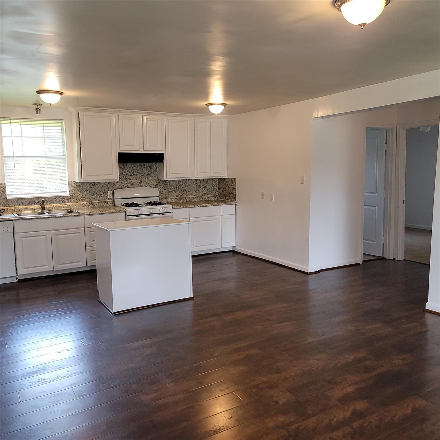5103 Willow Glen Drive Property Photo 11