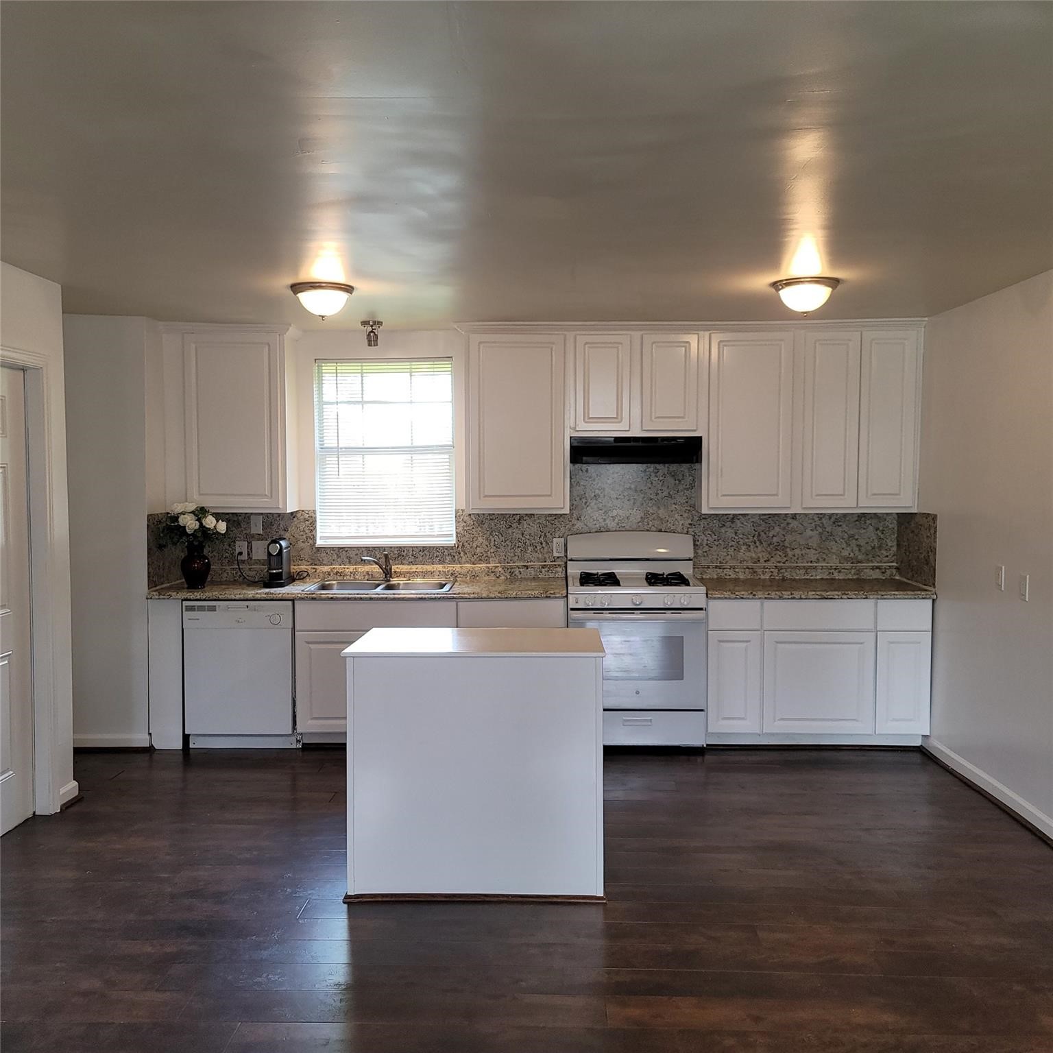 5103 Willow Glen Drive Property Photo 12