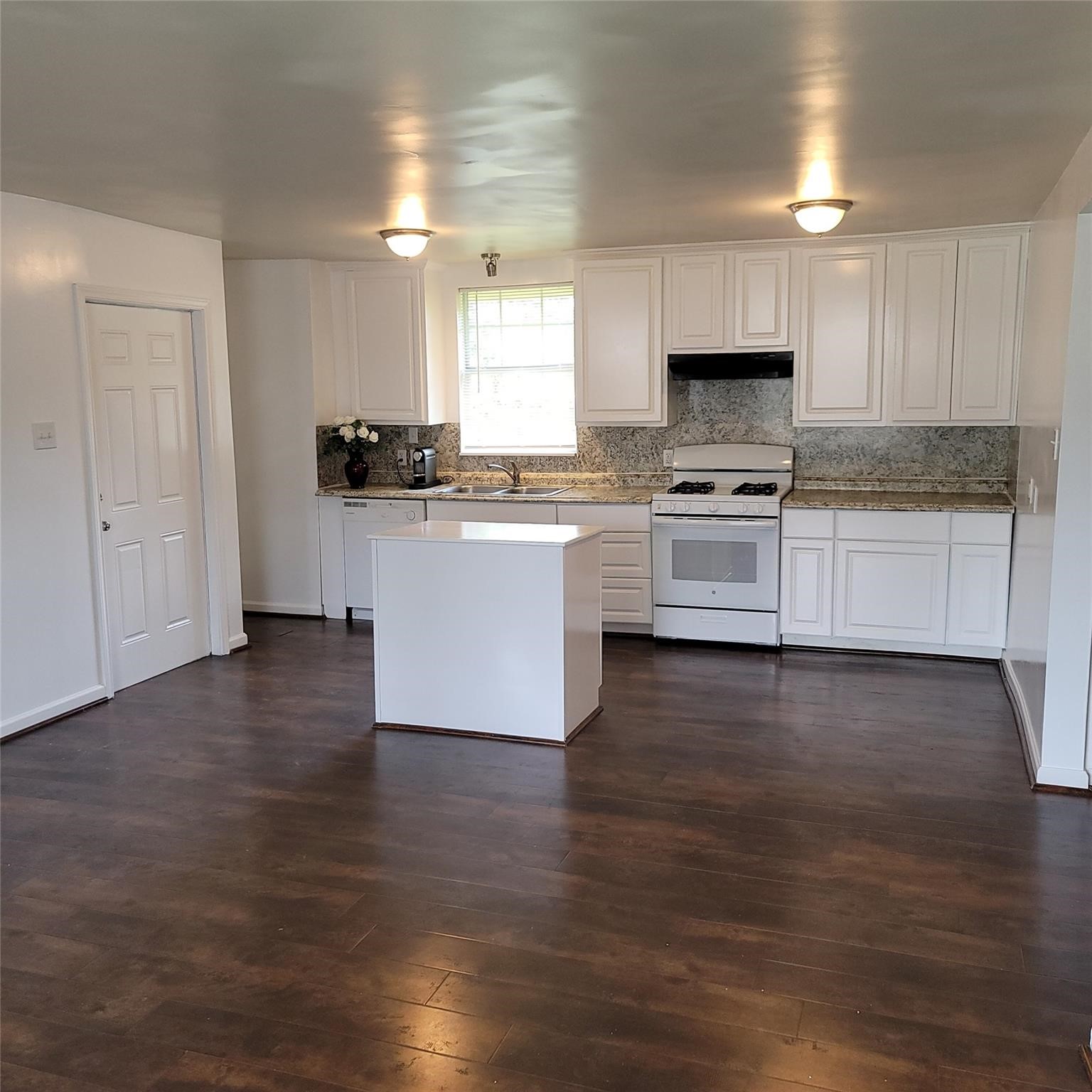 5103 Willow Glen Drive Property Photo 13