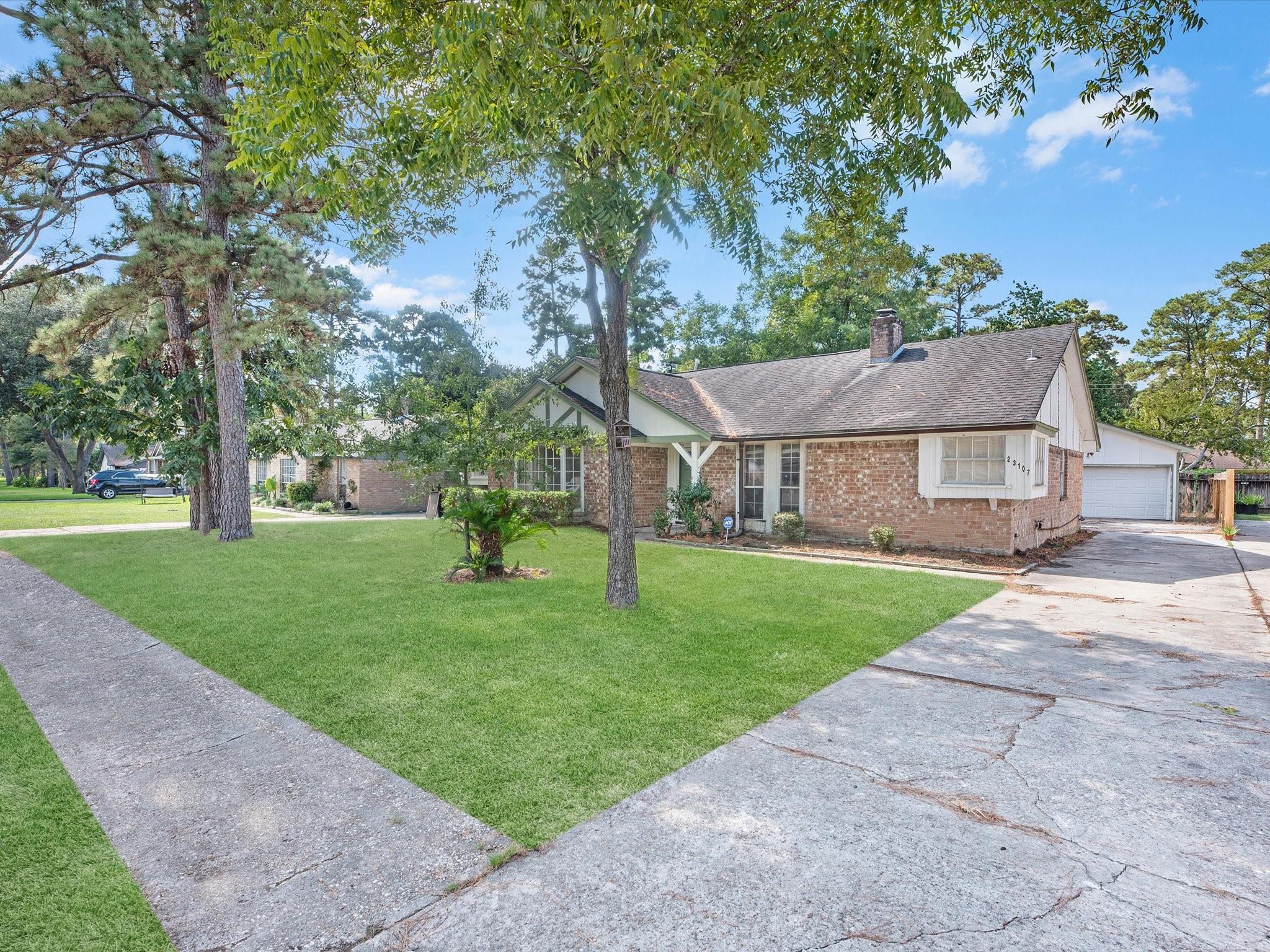 23107 Canyon Lake Drive Property Photo 1