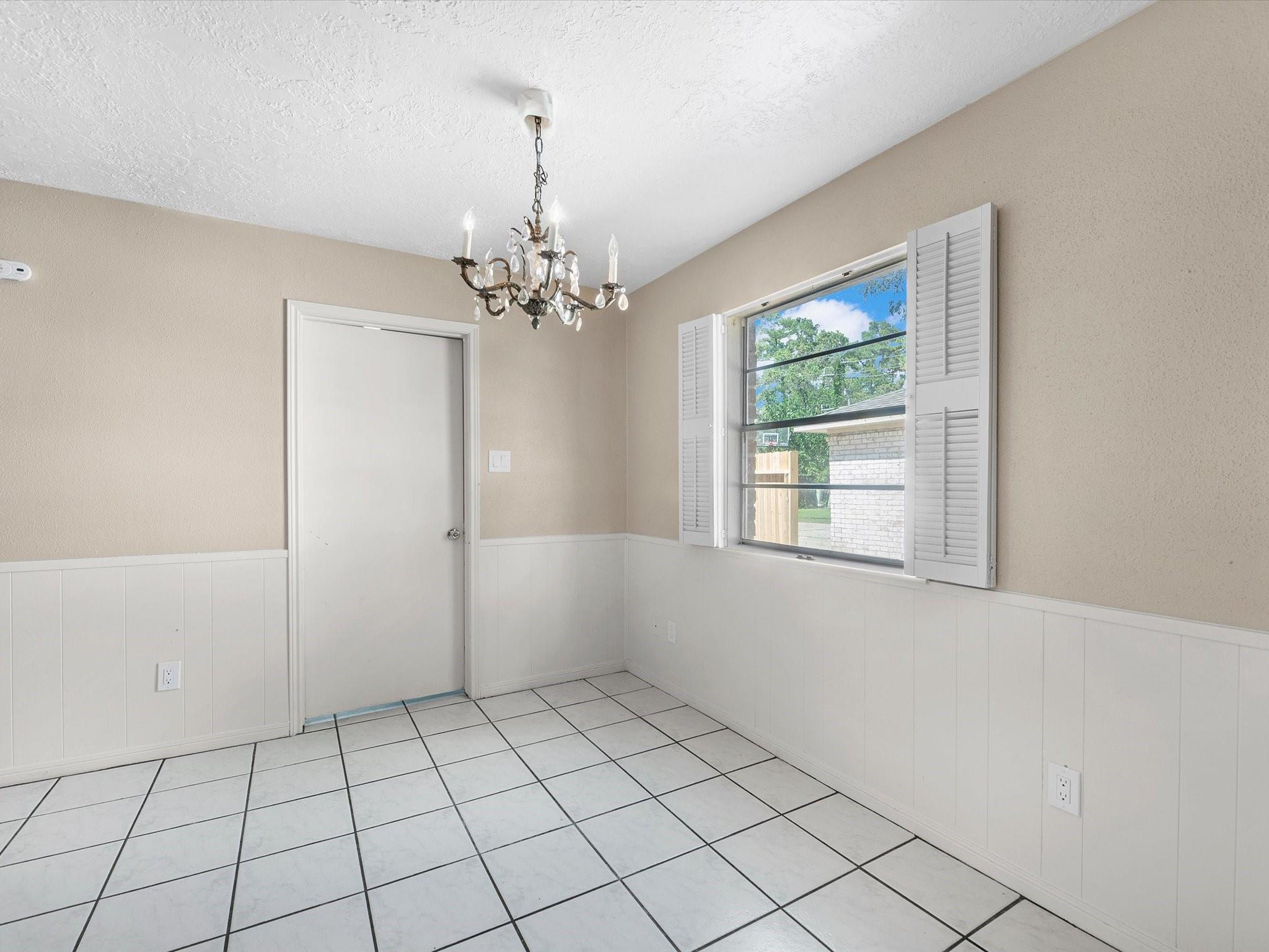 23107 Canyon Lake Drive Property Photo 8