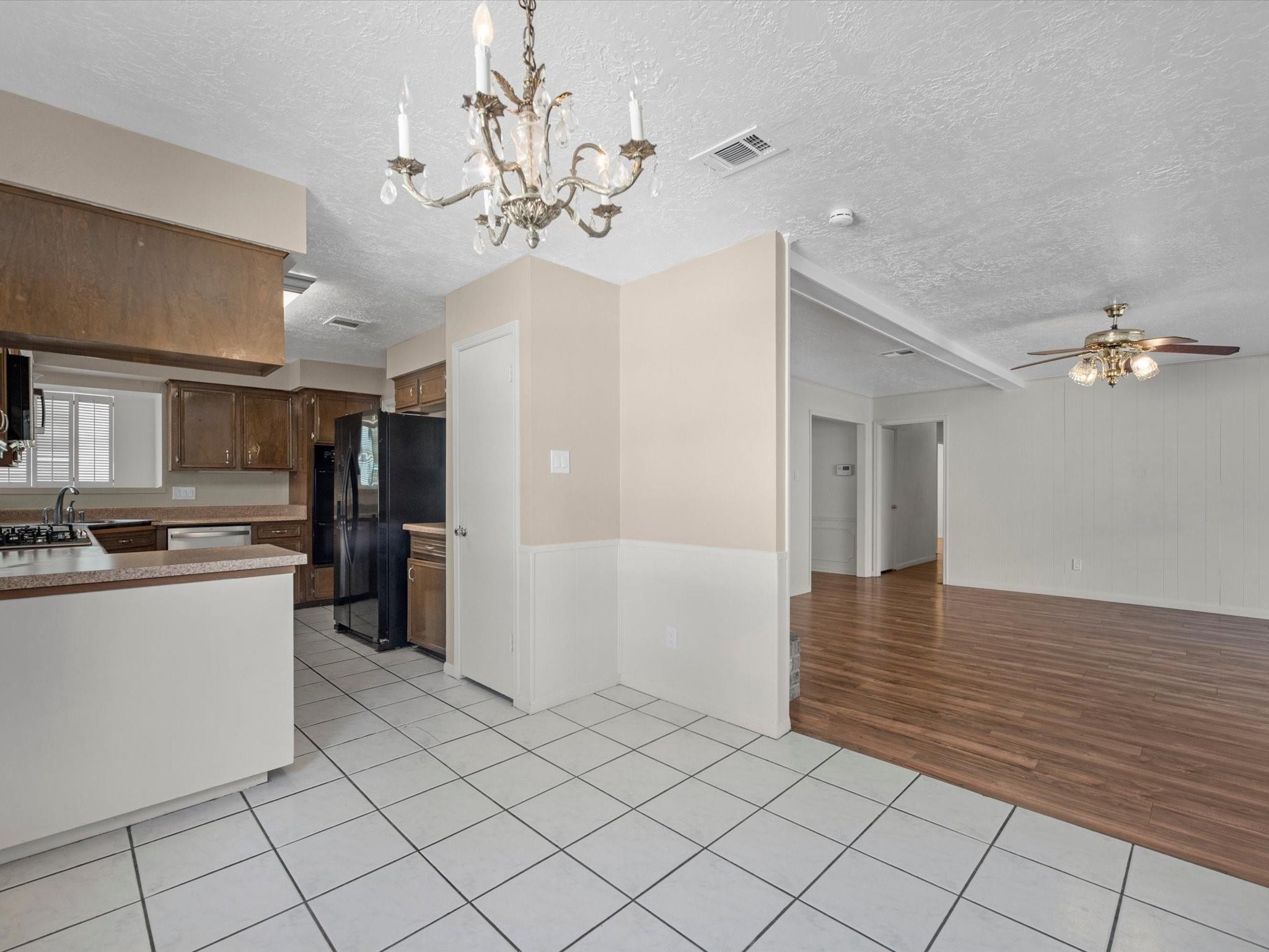 23107 Canyon Lake Drive Property Photo 10