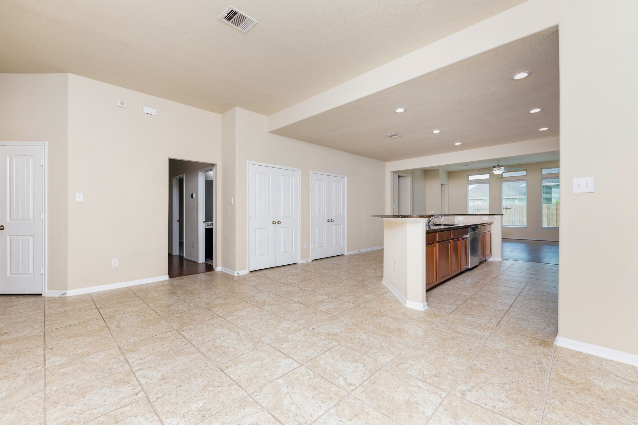 407 Iris Rose Ct Property Photo 7