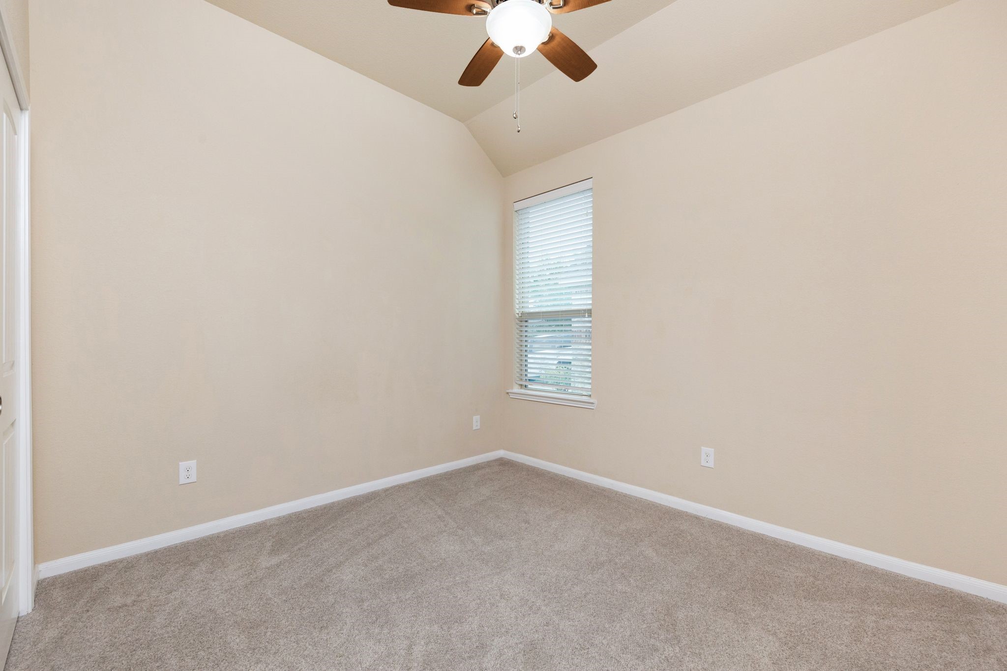 407 Iris Rose Ct Property Photo 12