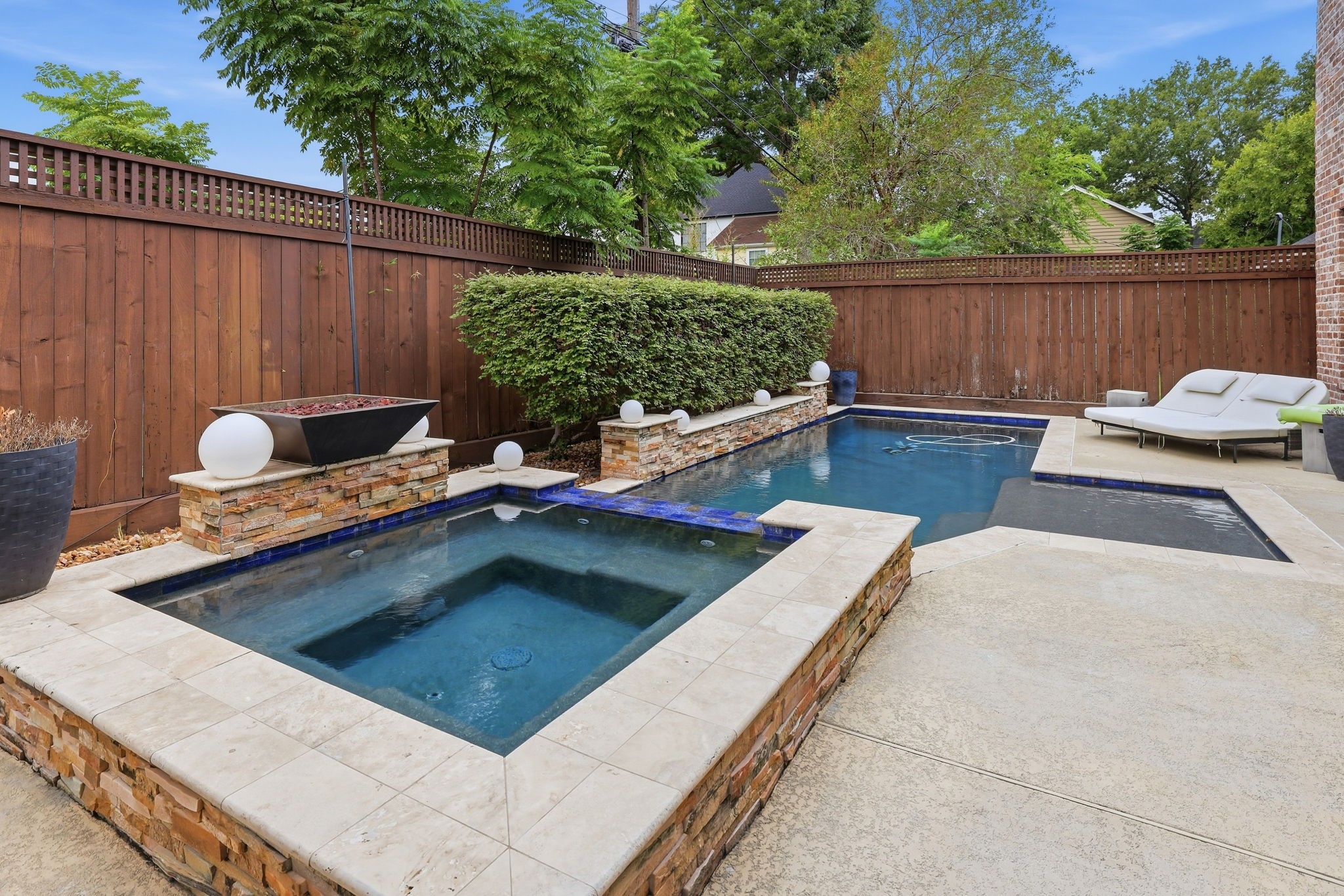 2501 Goldsmith Street Property Photo 40