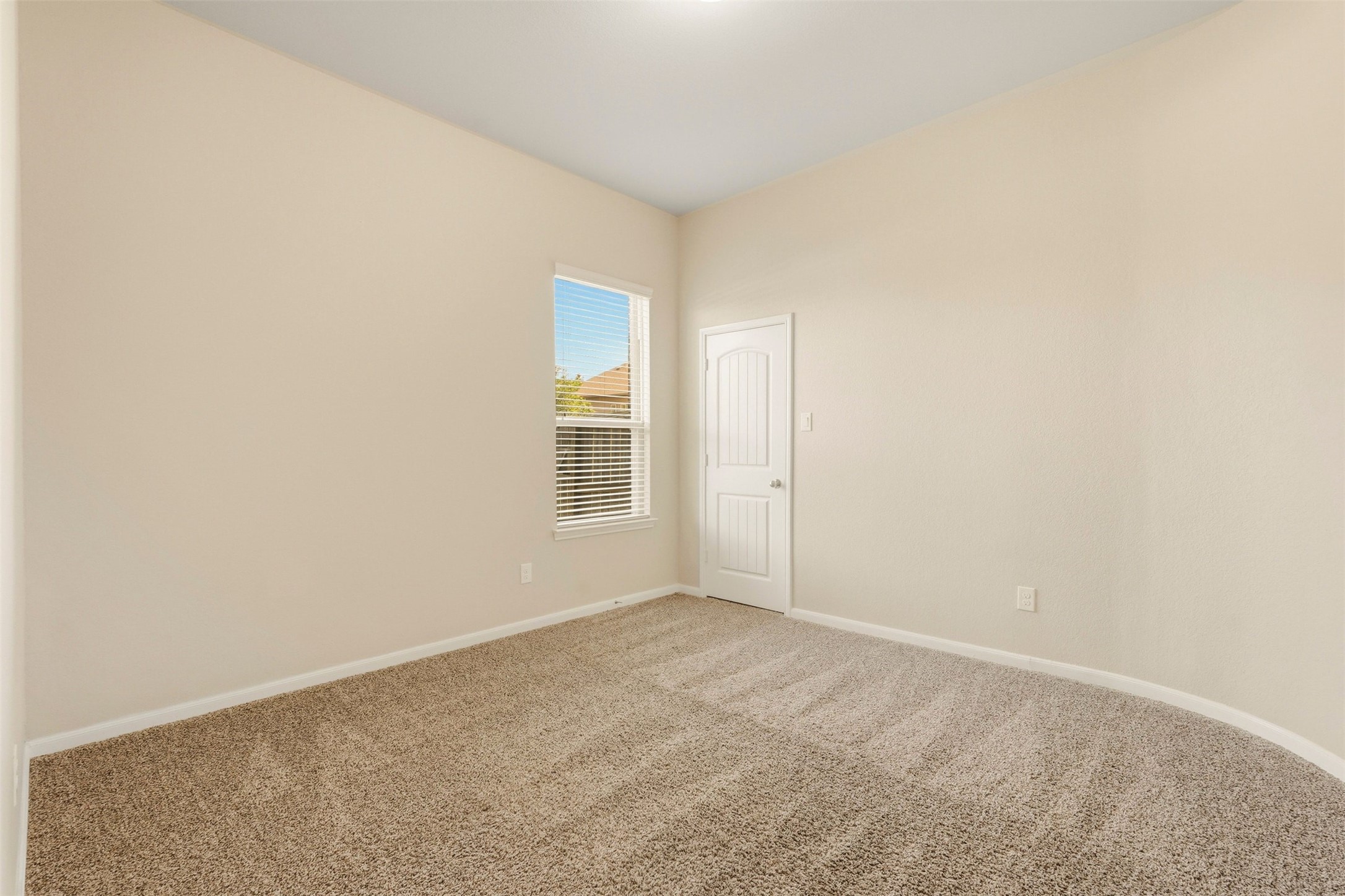 28902 Grand Teton Court Property Photo 13