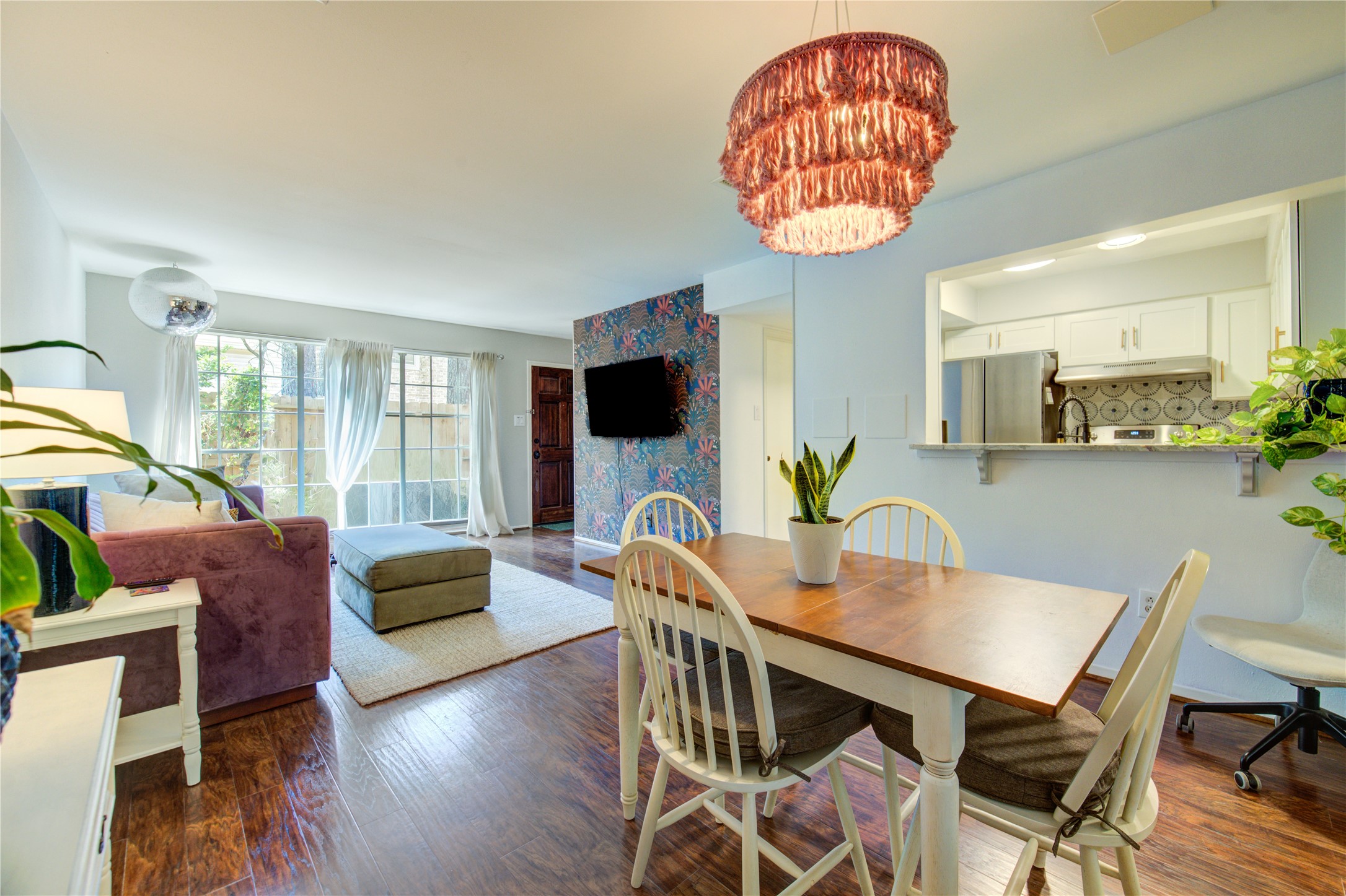 939 Wax Myrtle Lane Property Photo 3