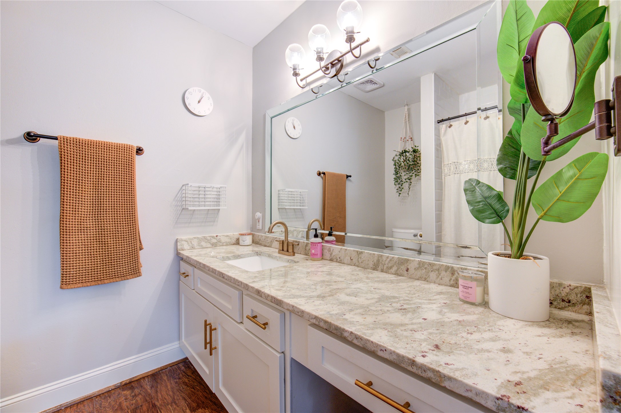 939 Wax Myrtle Lane Property Photo 8