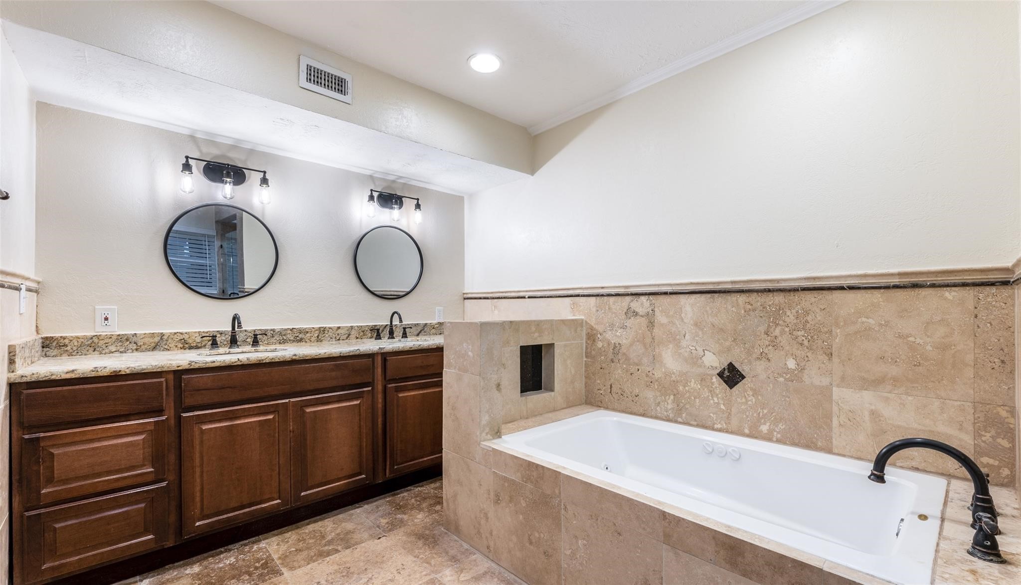 417 White Wing Lane Property Photo 14