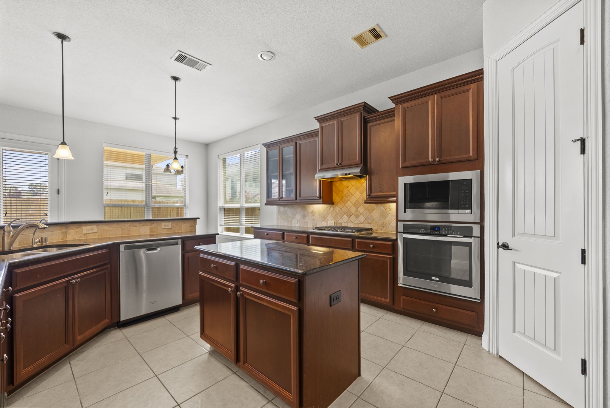 26111 Tintagel Lane Property Photo 12