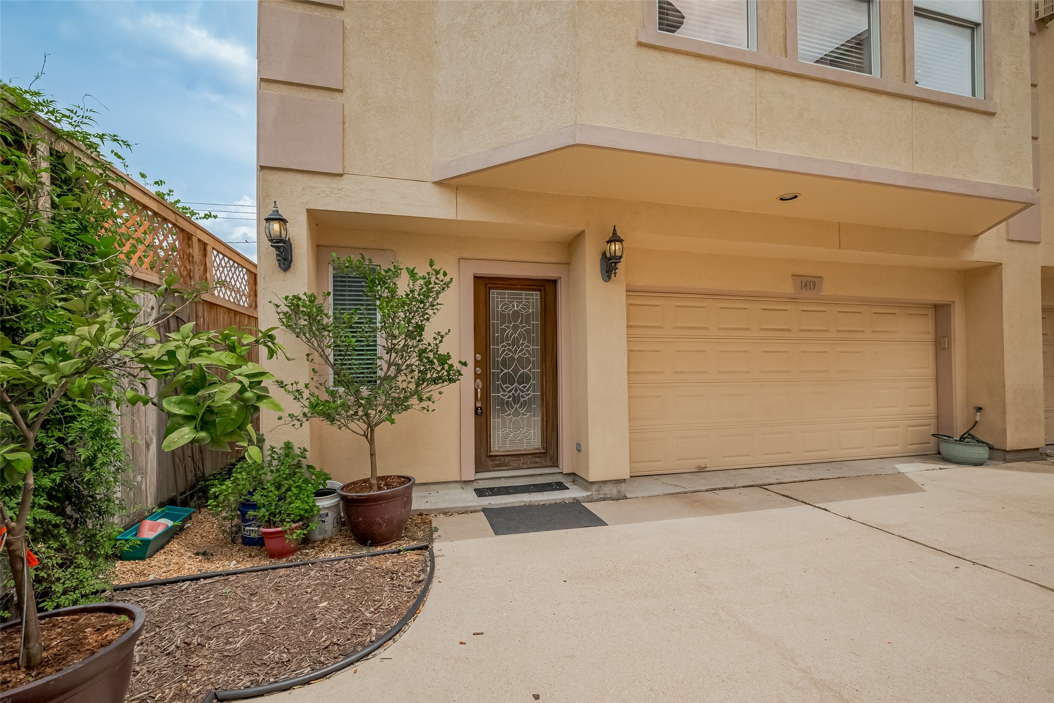 1419 Thompson Street Property Photo 4