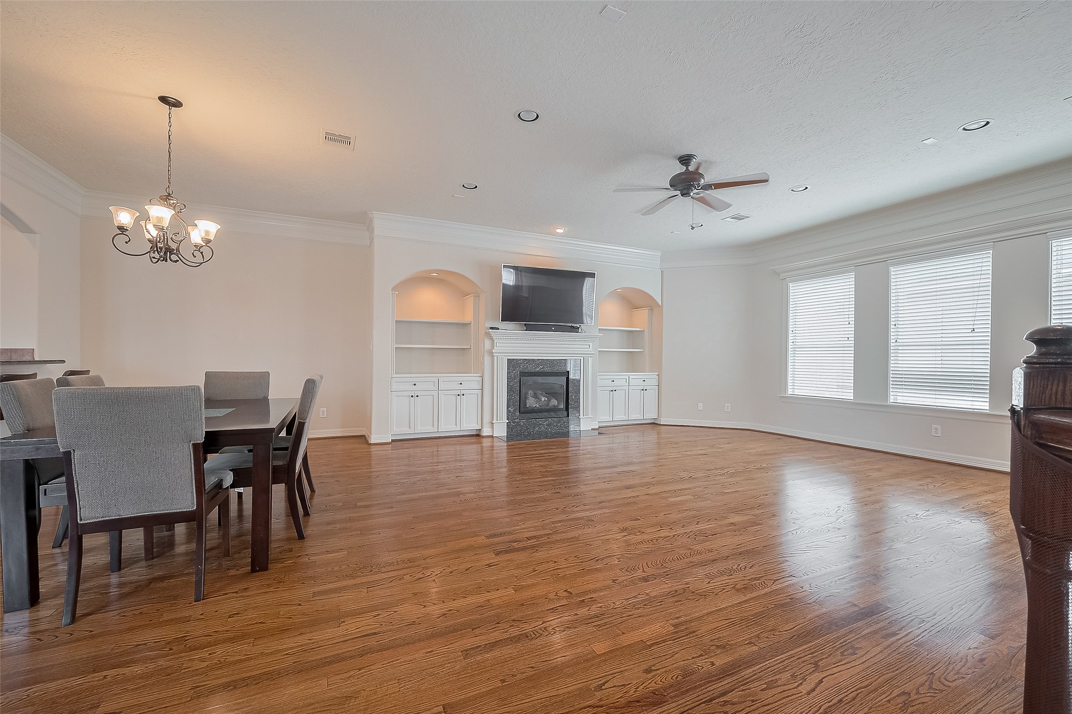 1419 Thompson Street Property Photo 7