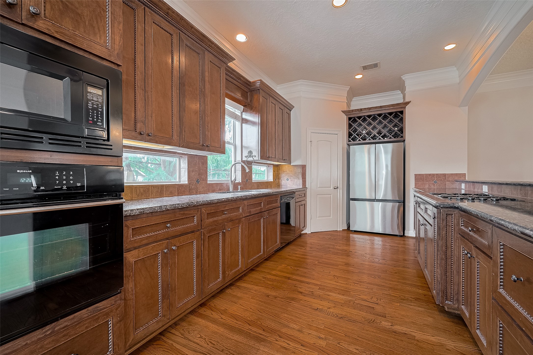 1419 Thompson Street Property Photo 15