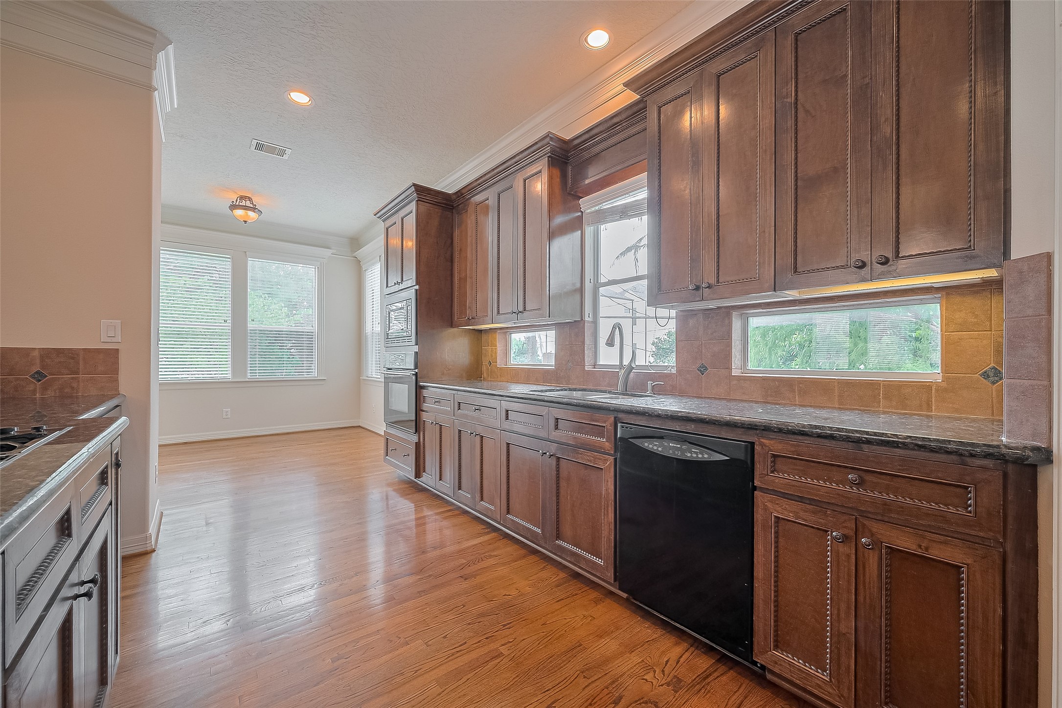 1419 Thompson Street Property Photo 18