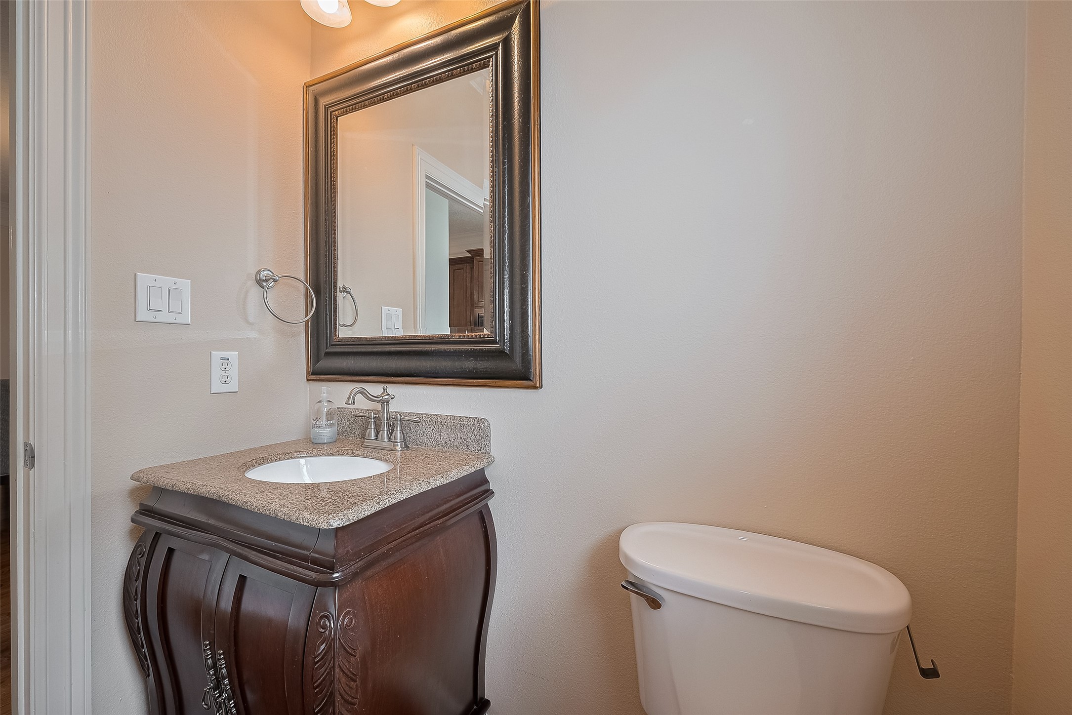 1419 Thompson Street Property Photo 22