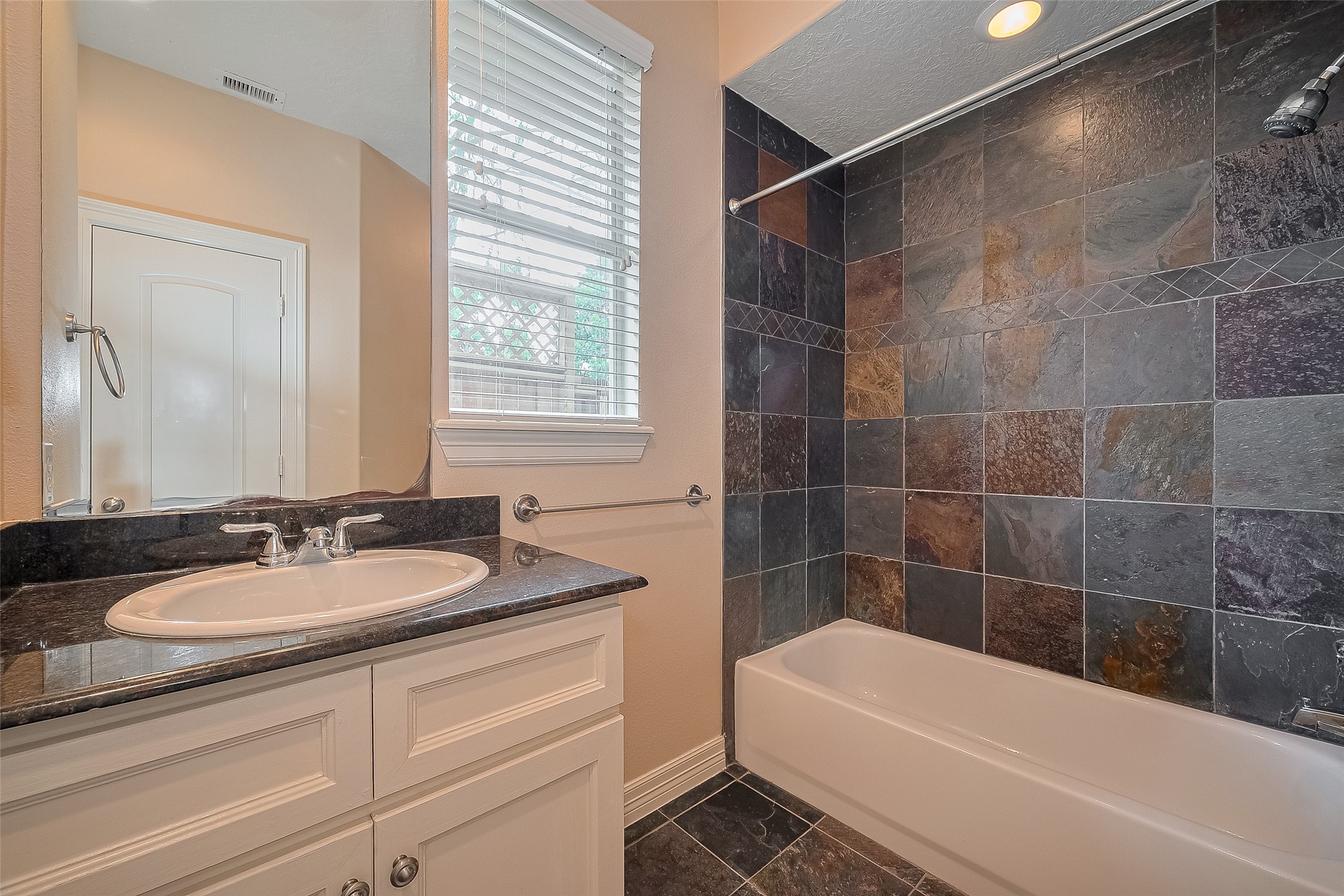 1419 Thompson Street Property Photo 26