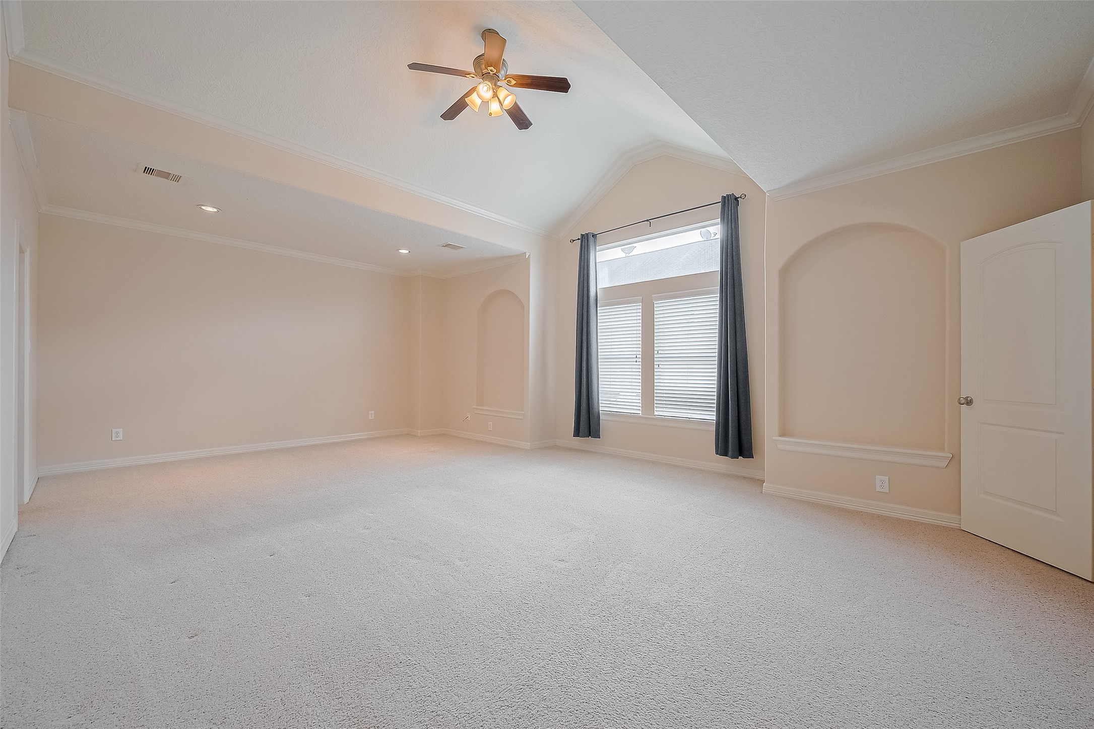 1419 Thompson Street Property Photo 34