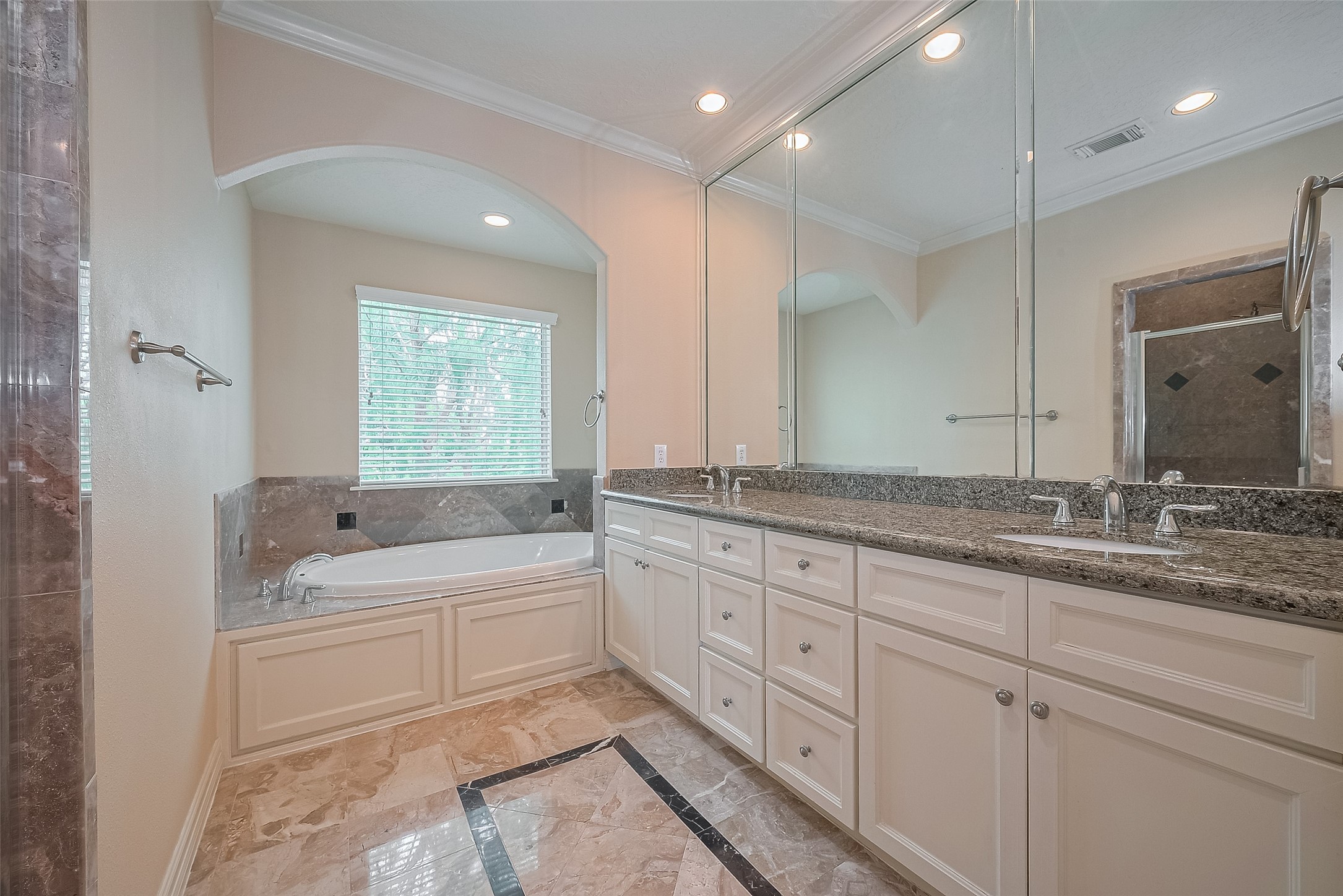 1419 Thompson Street Property Photo 39