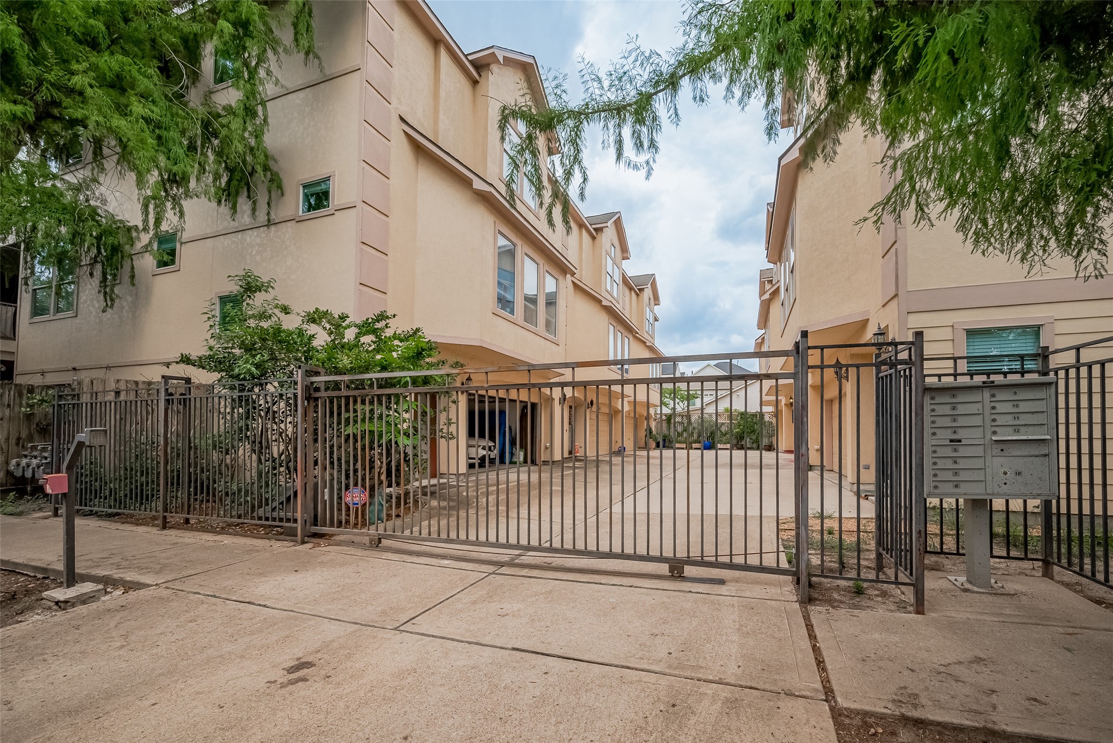 1419 Thompson Street Property Photo 45