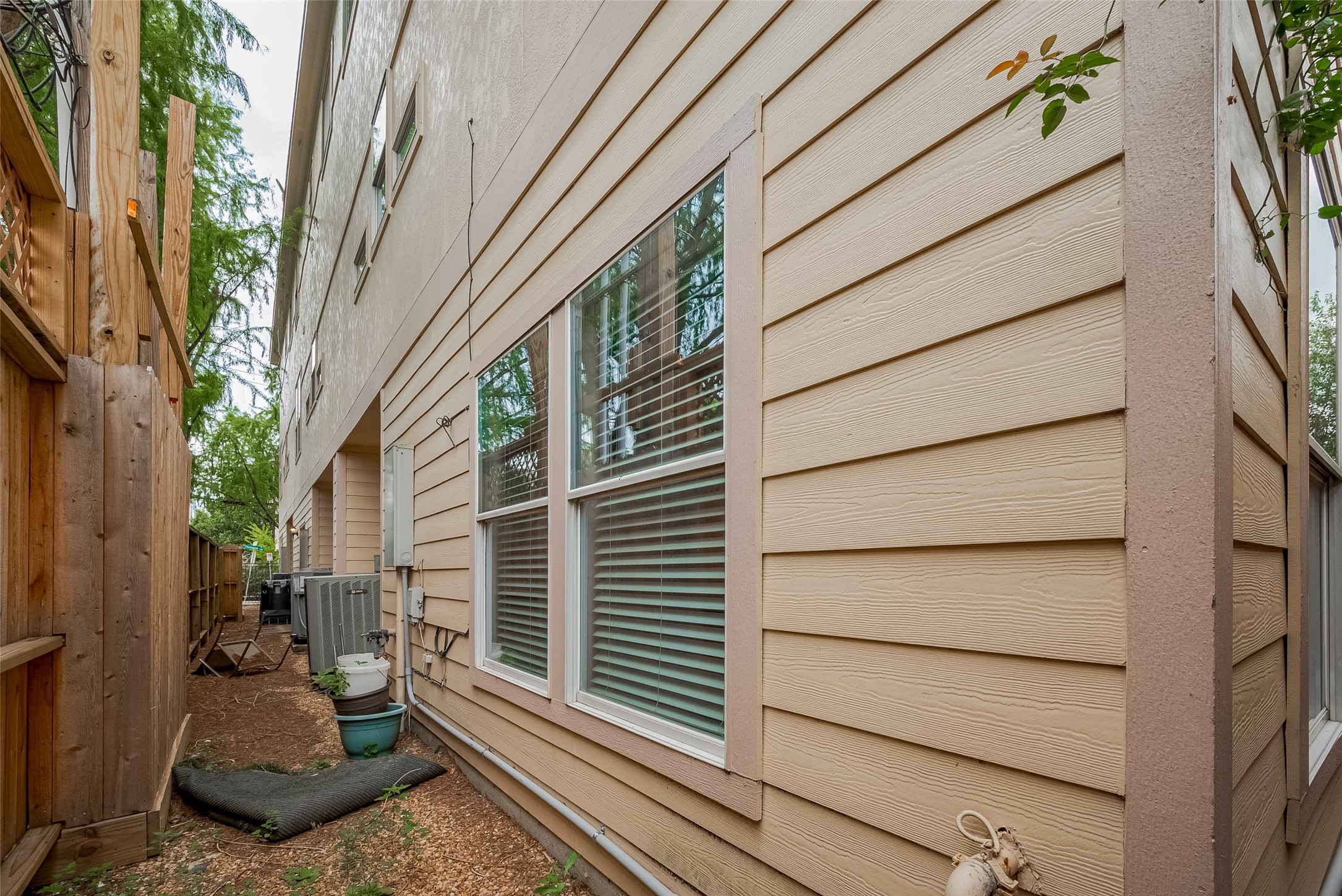 1419 Thompson Street Property Photo 50