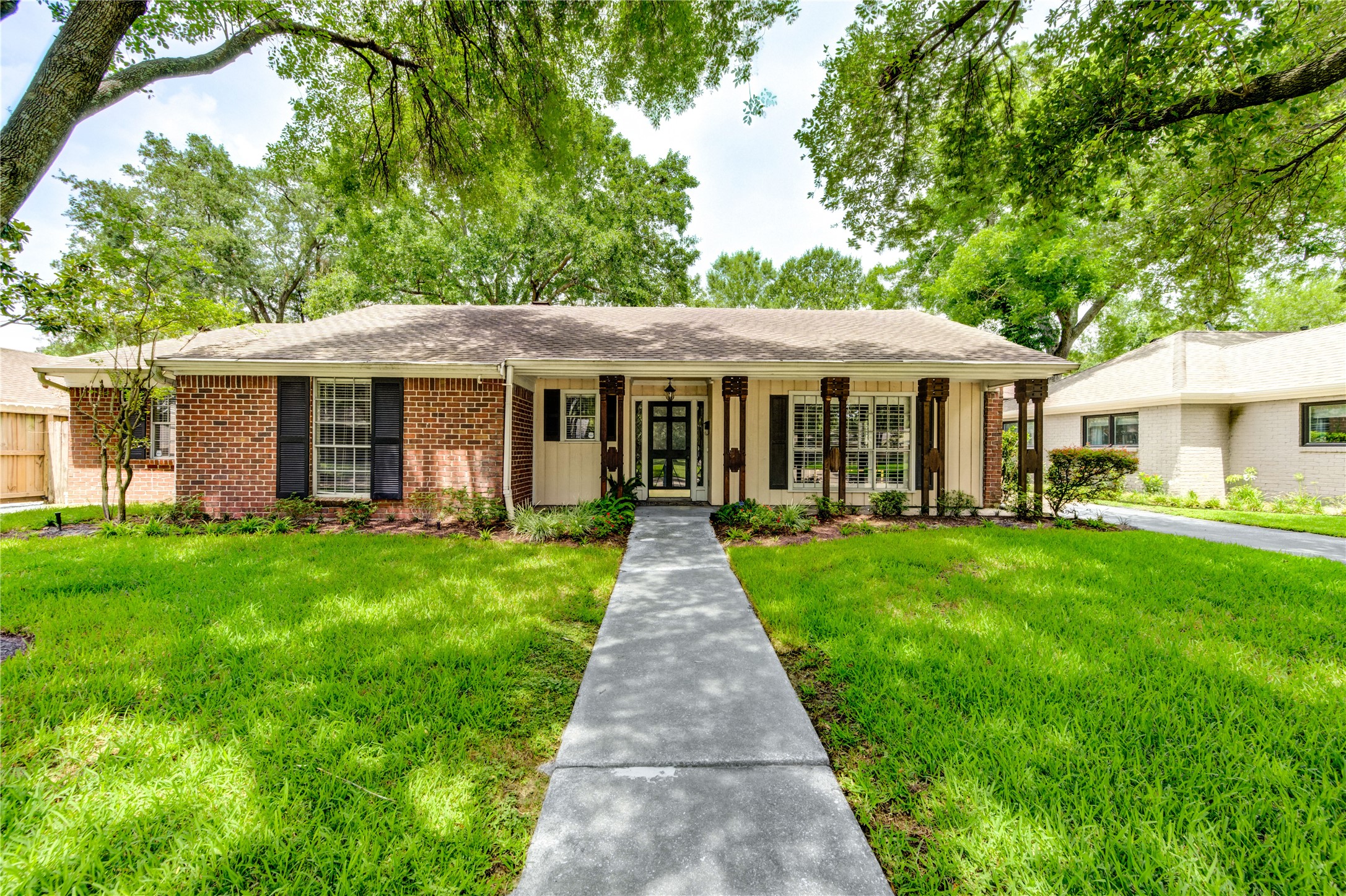 2602 Briarbrook Drive Property Photo 1