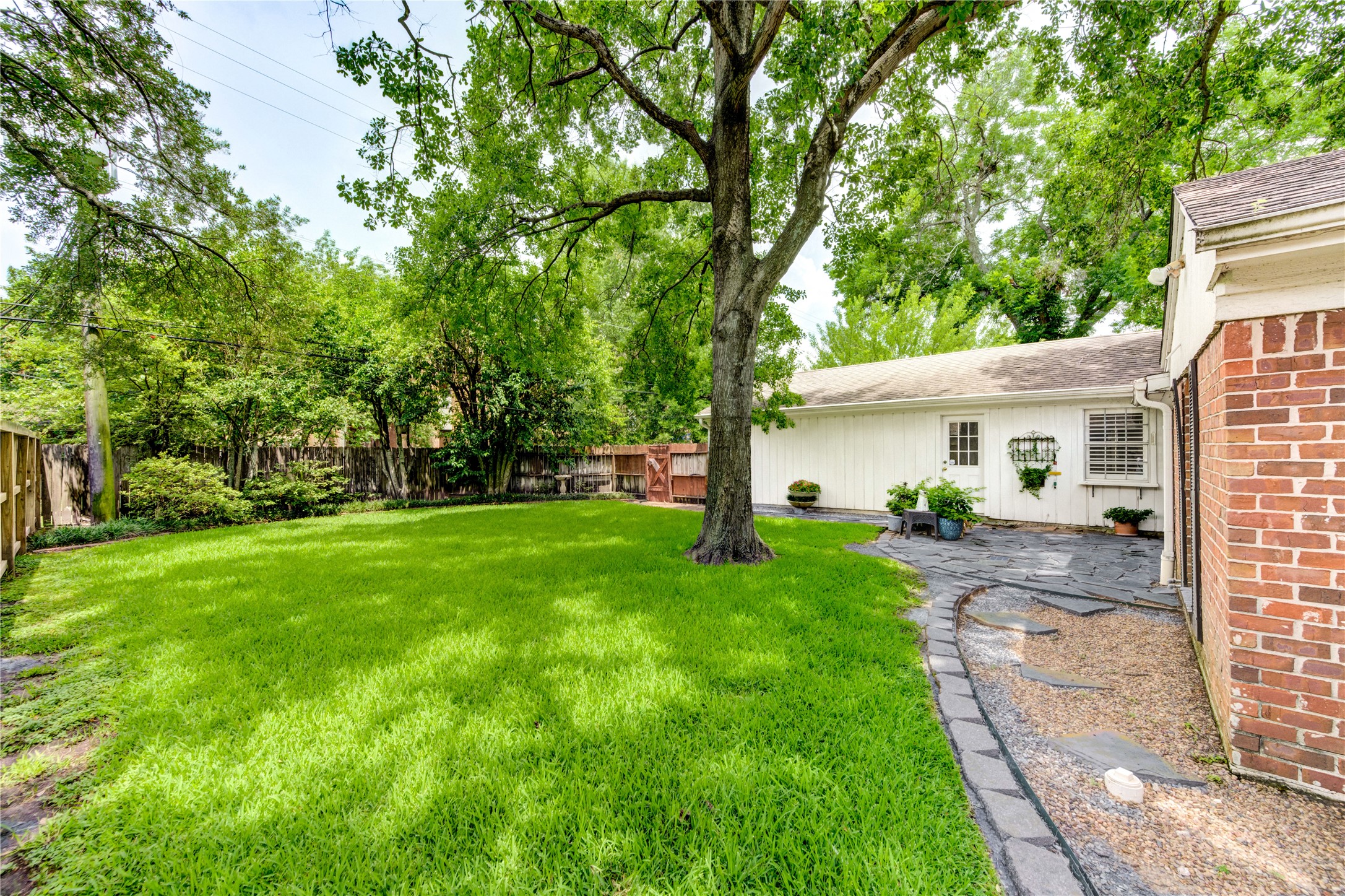 2602 Briarbrook Drive Property Photo 3