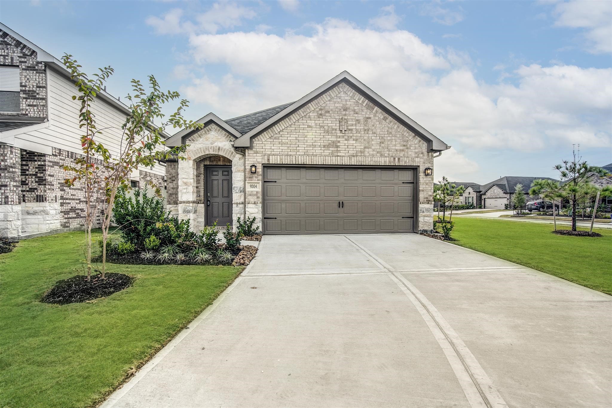 9304 Colonial Bent Court Property Photo 1