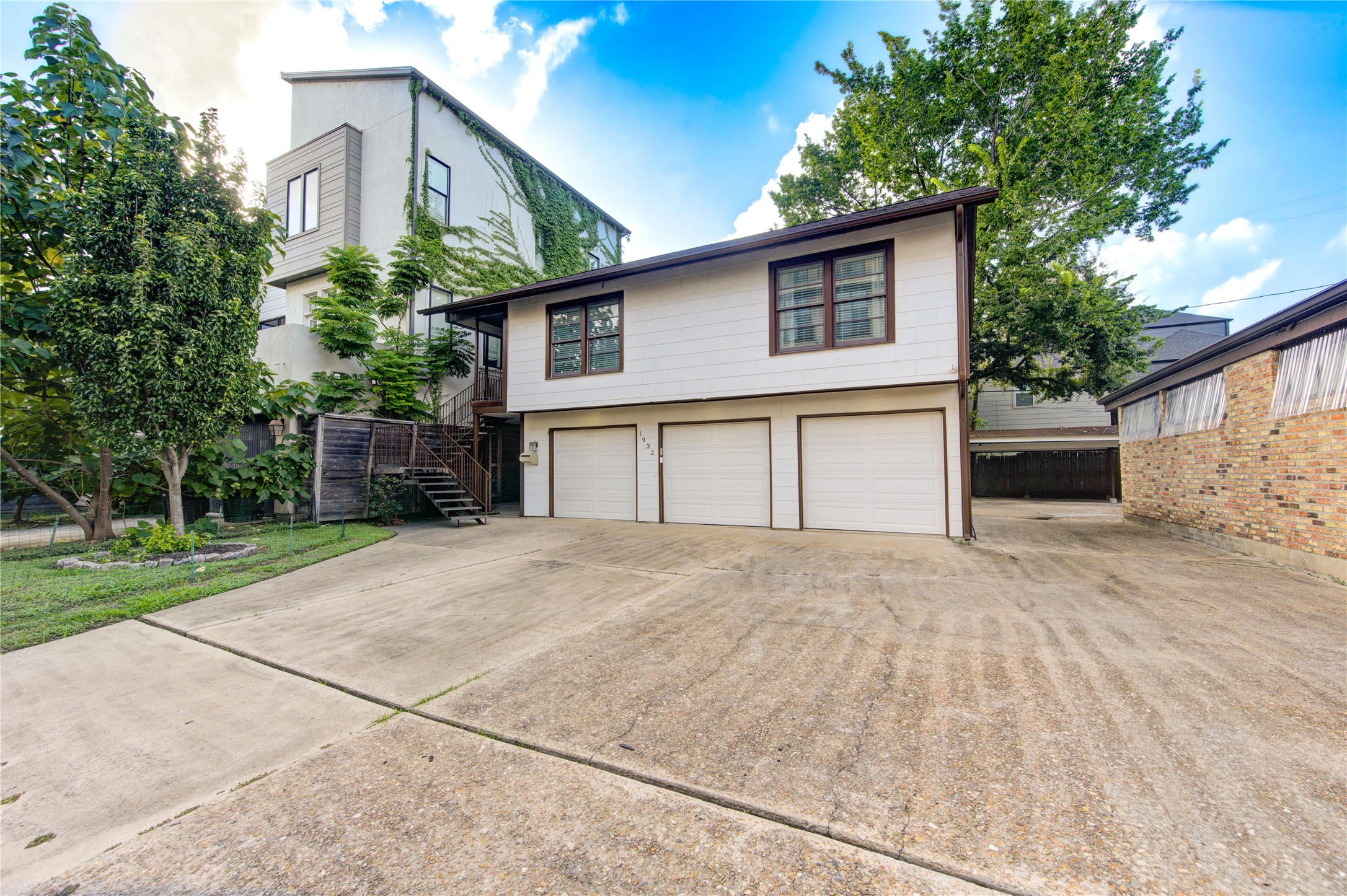 1932 W Bell Street Property Photo 6