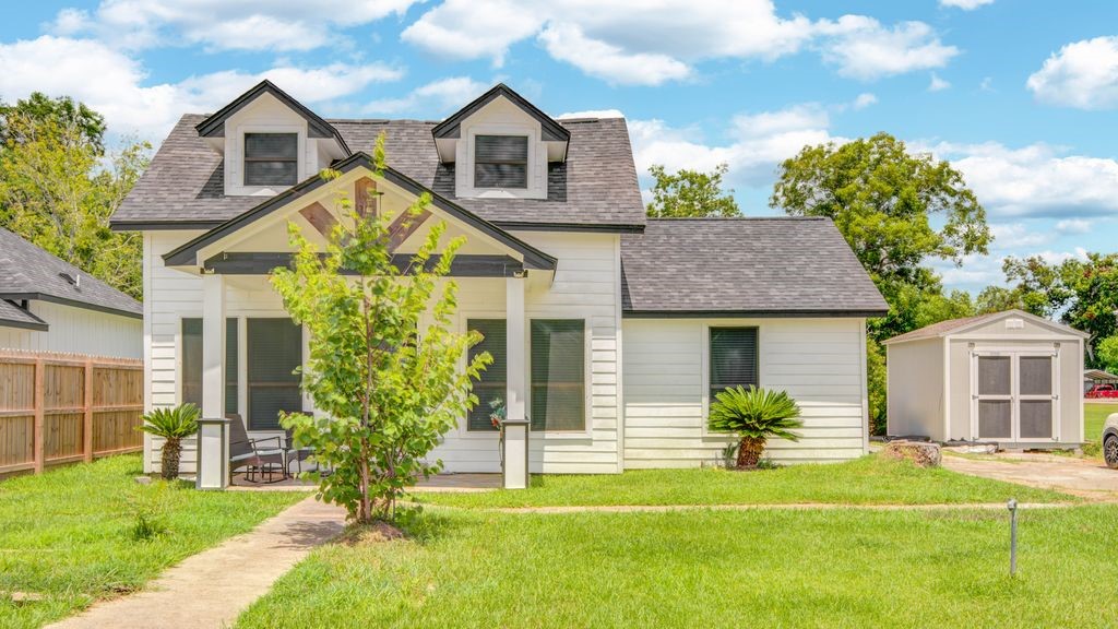 1256 2nd Street Property Photo 2