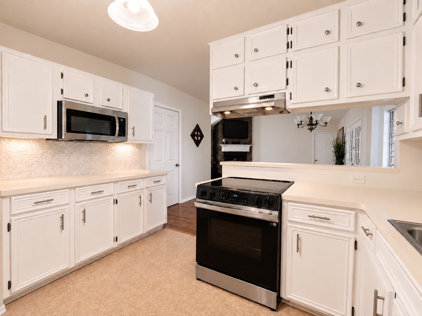 1105 E Adoue Street Property Photo 3