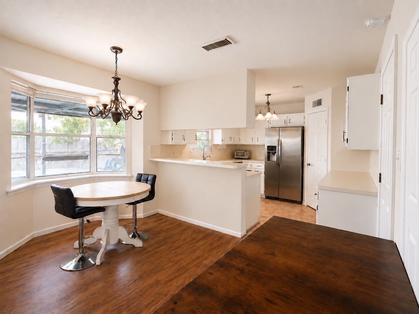 1105 E Adoue Street Property Photo 4