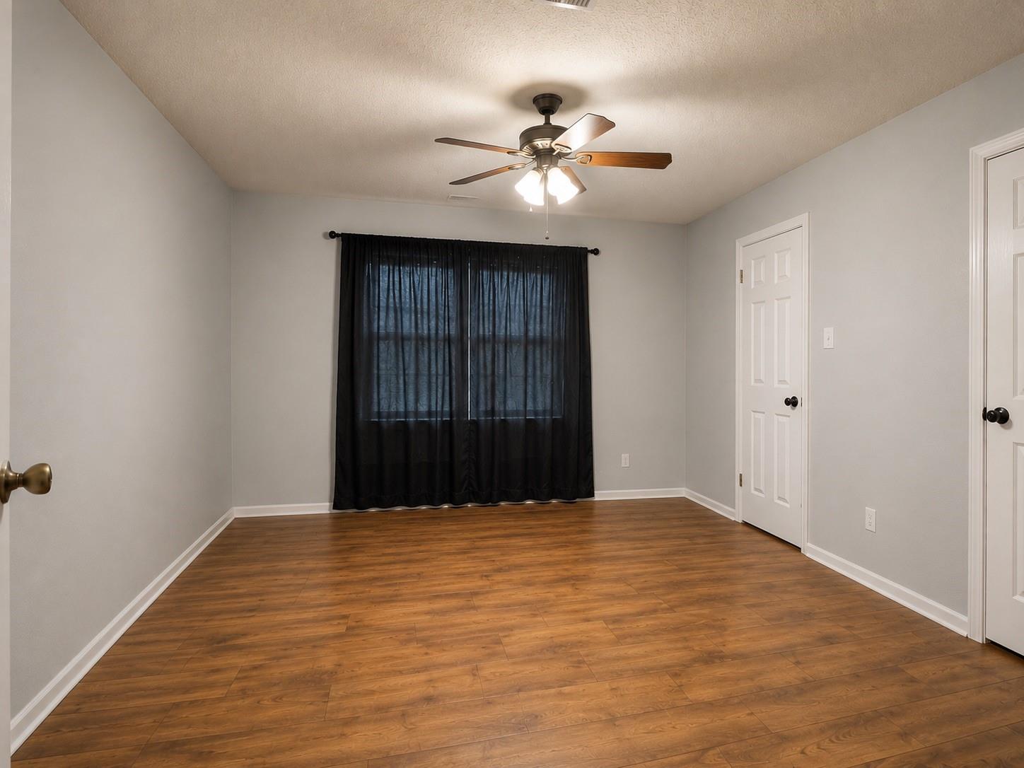 1105 E Adoue Street Property Photo 10