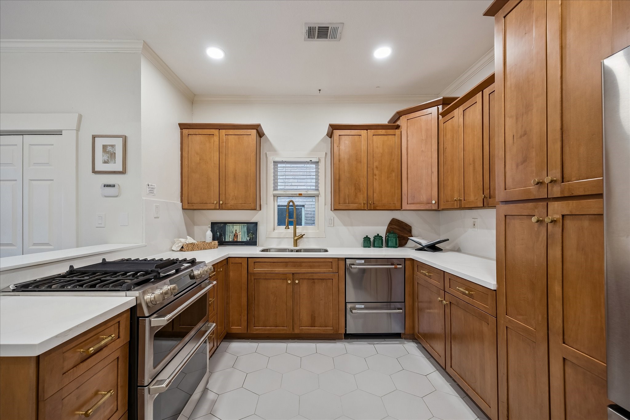 1635 Harvard Street Property Photo 13