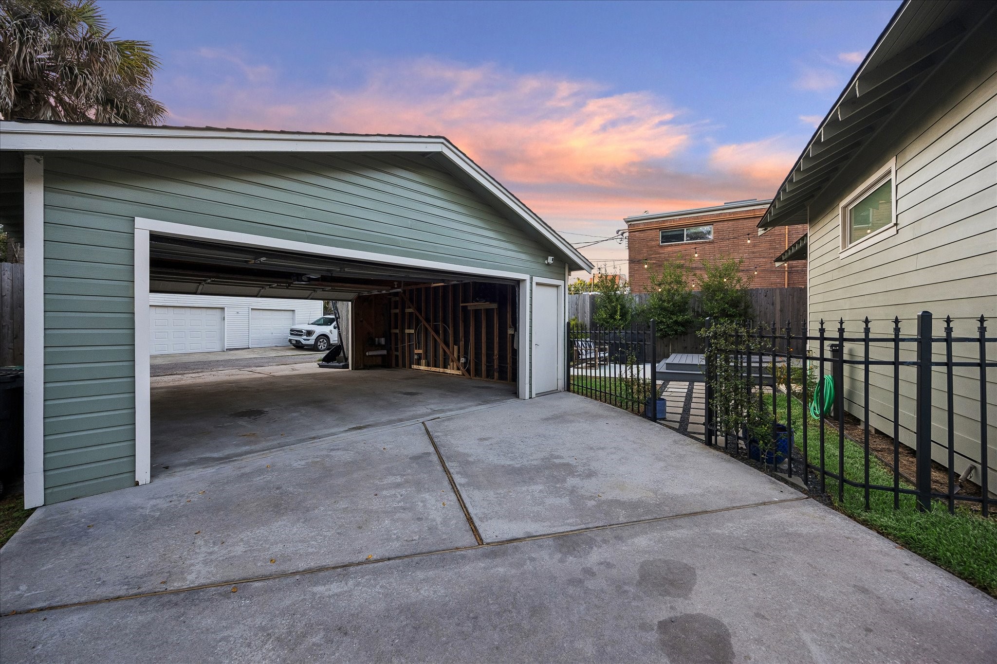1635 Harvard Street Property Photo 28