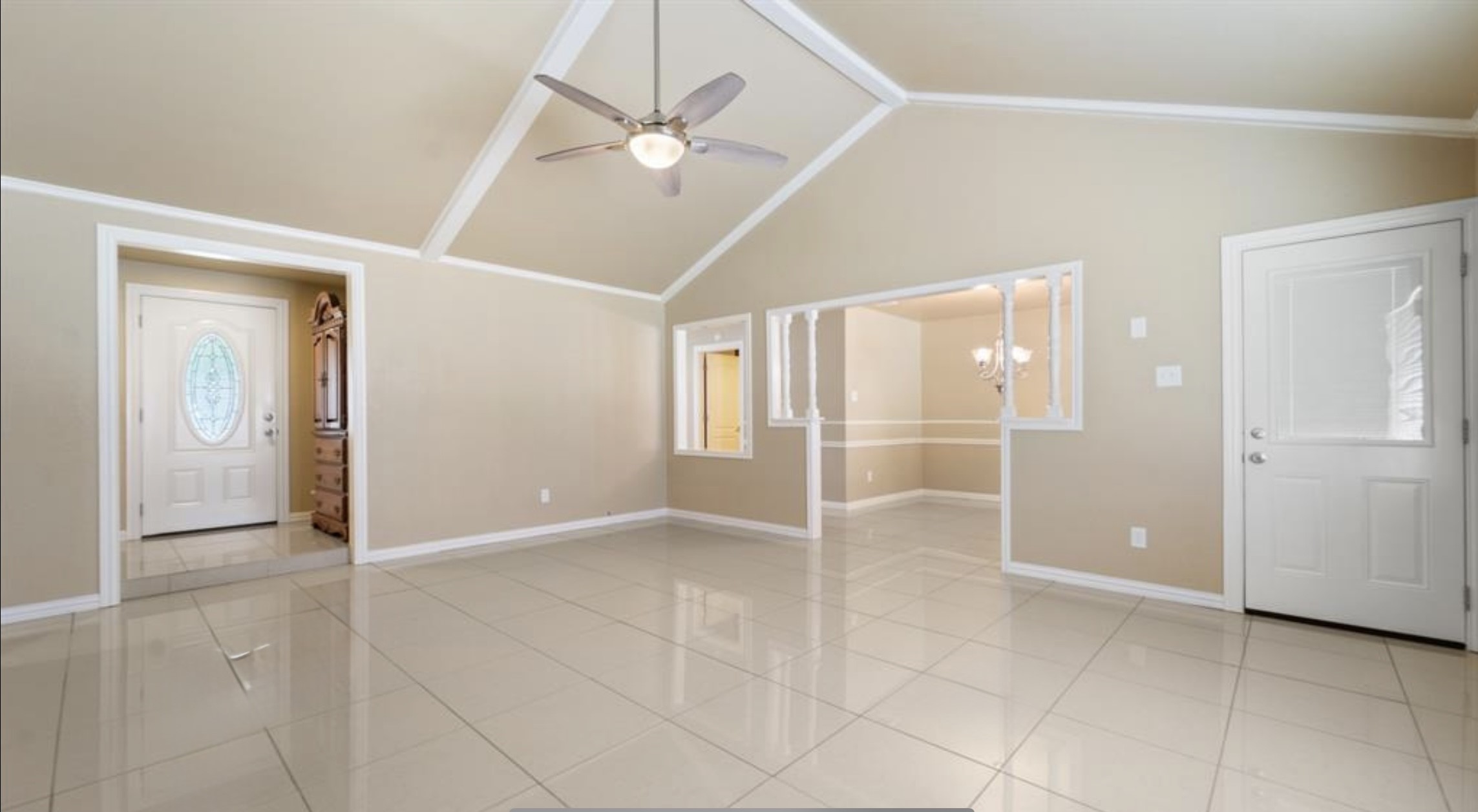 2715 Toyah Avenue Property Photo 3