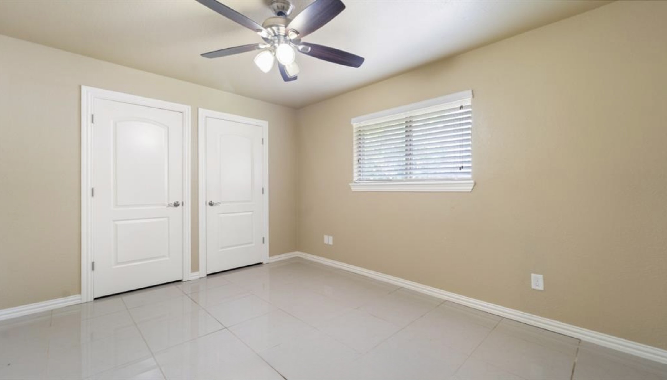 2715 Toyah Avenue Property Photo 5
