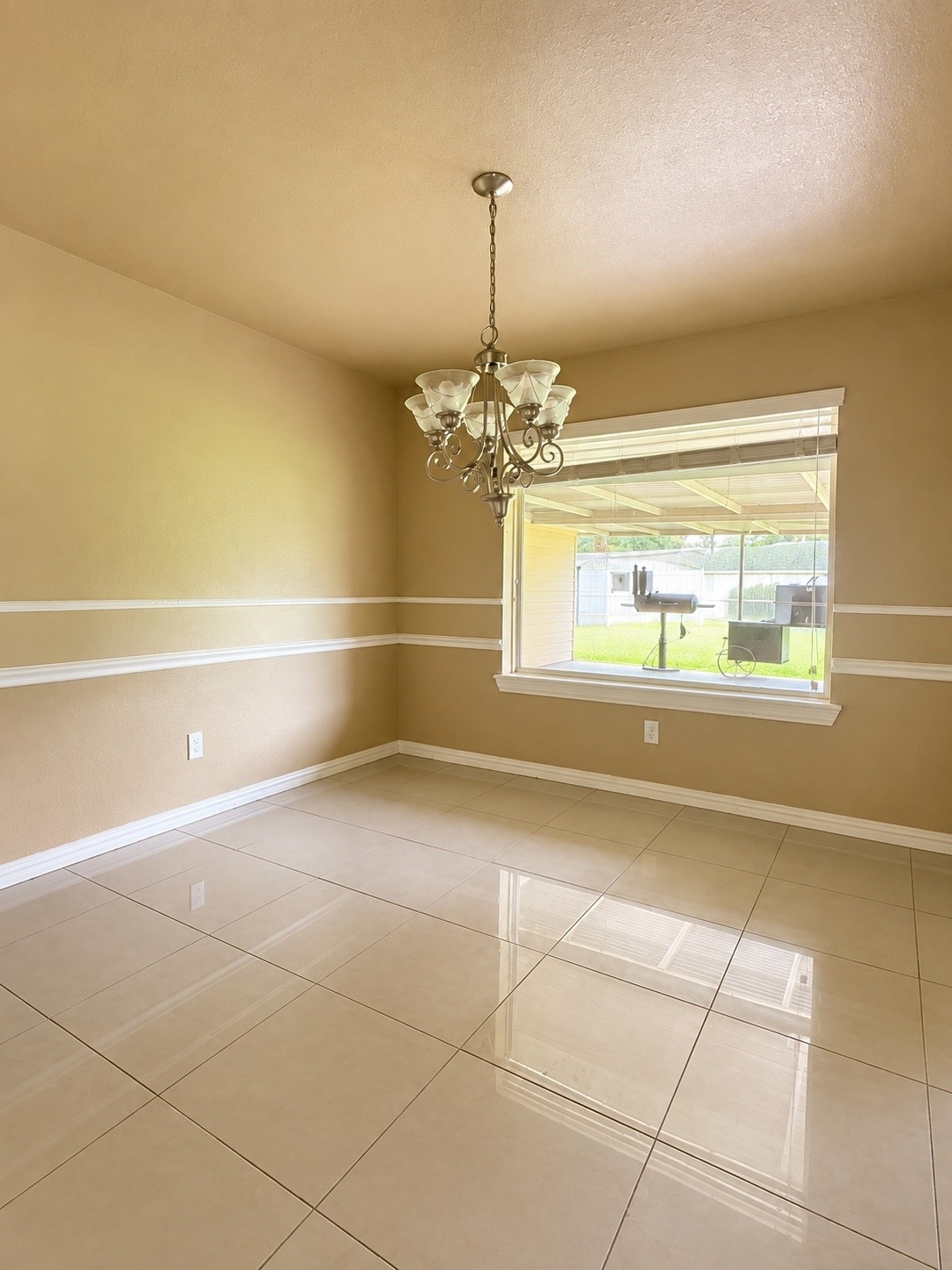 2715 Toyah Avenue Property Photo 10